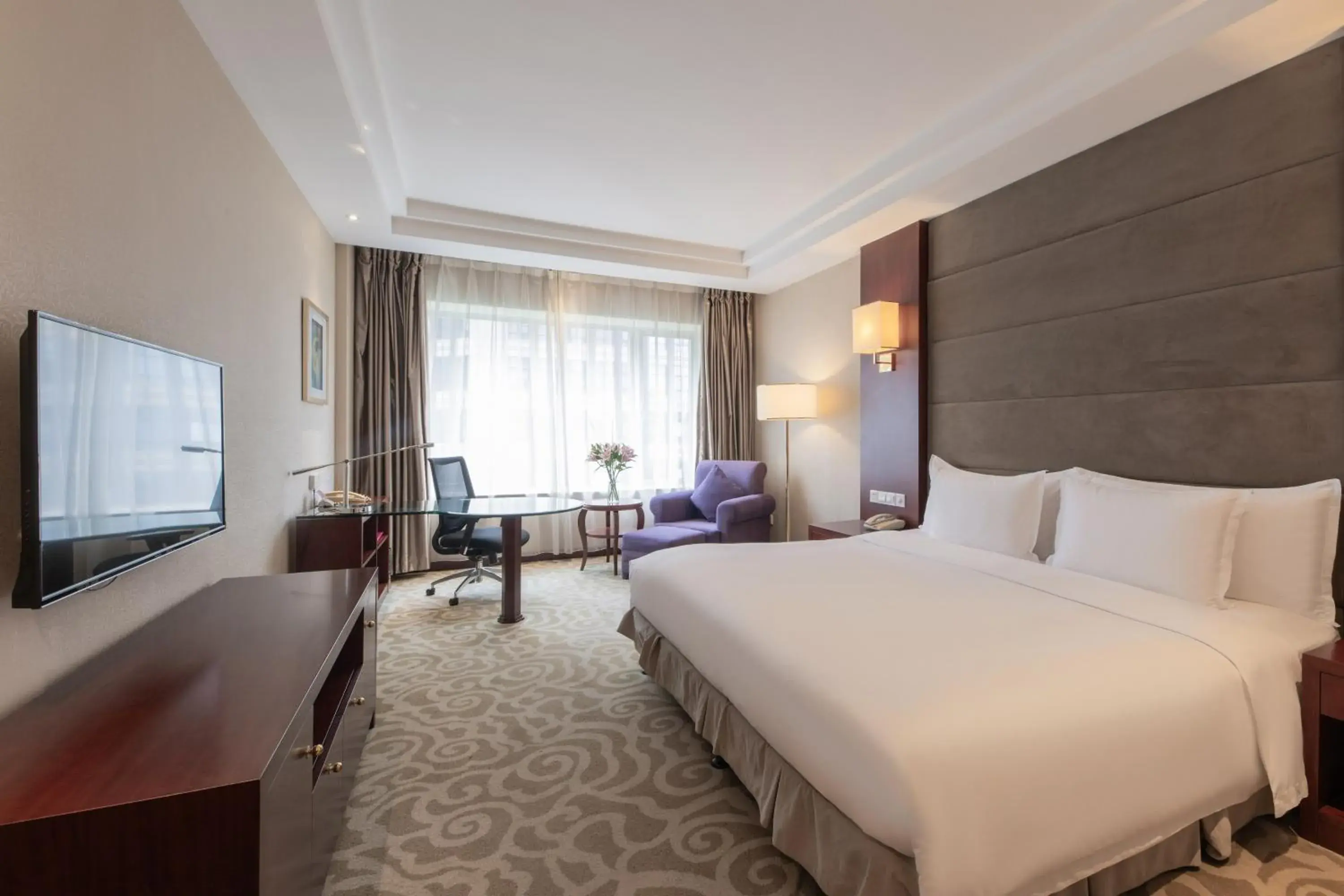 Photo of the whole room, Bed in Crowne Plaza Shanghai by IHG Photo of the whole room, Bed in Crowne Plaza Shanghai by IHG