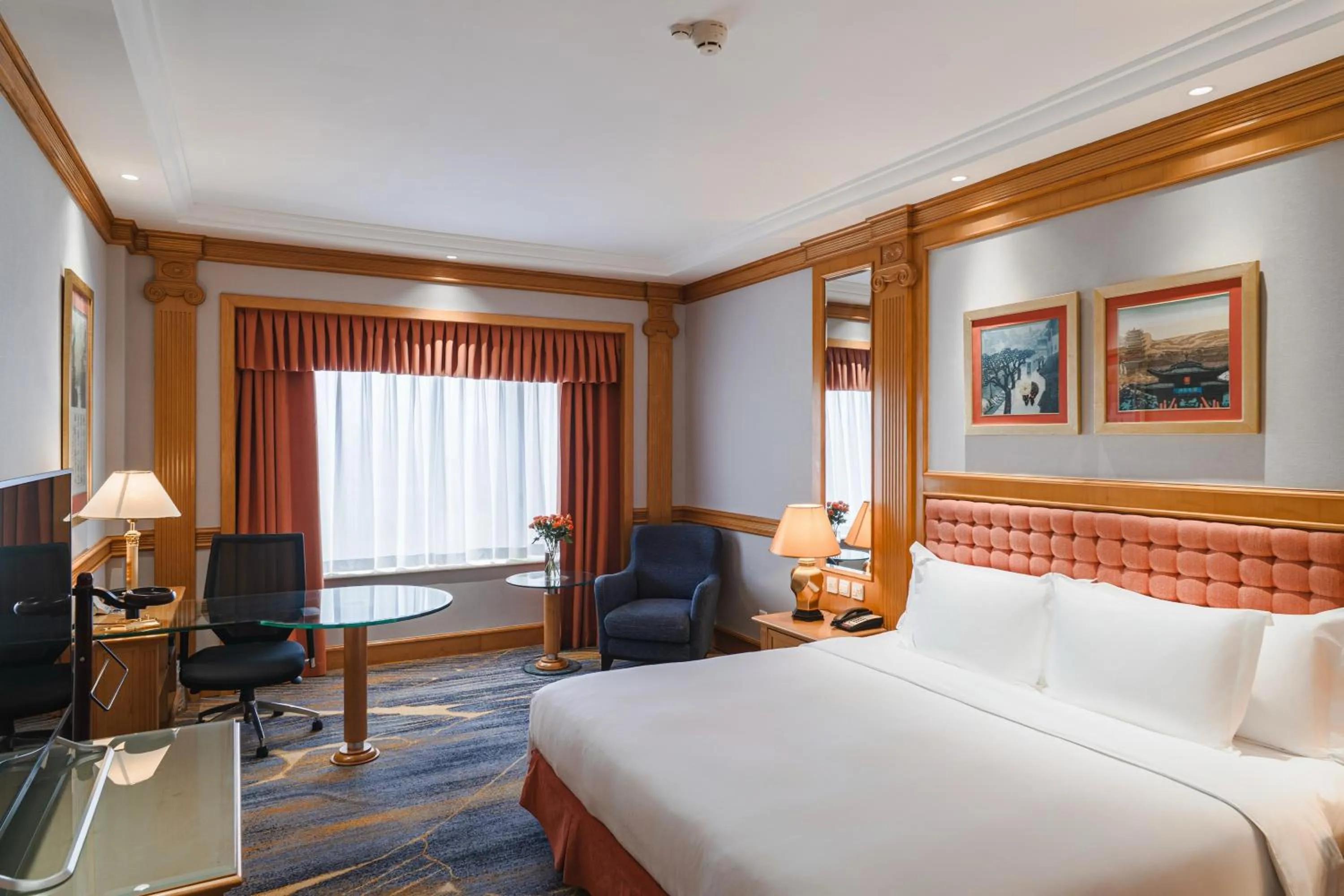 Bed in Crowne Plaza Shanghai by IHG