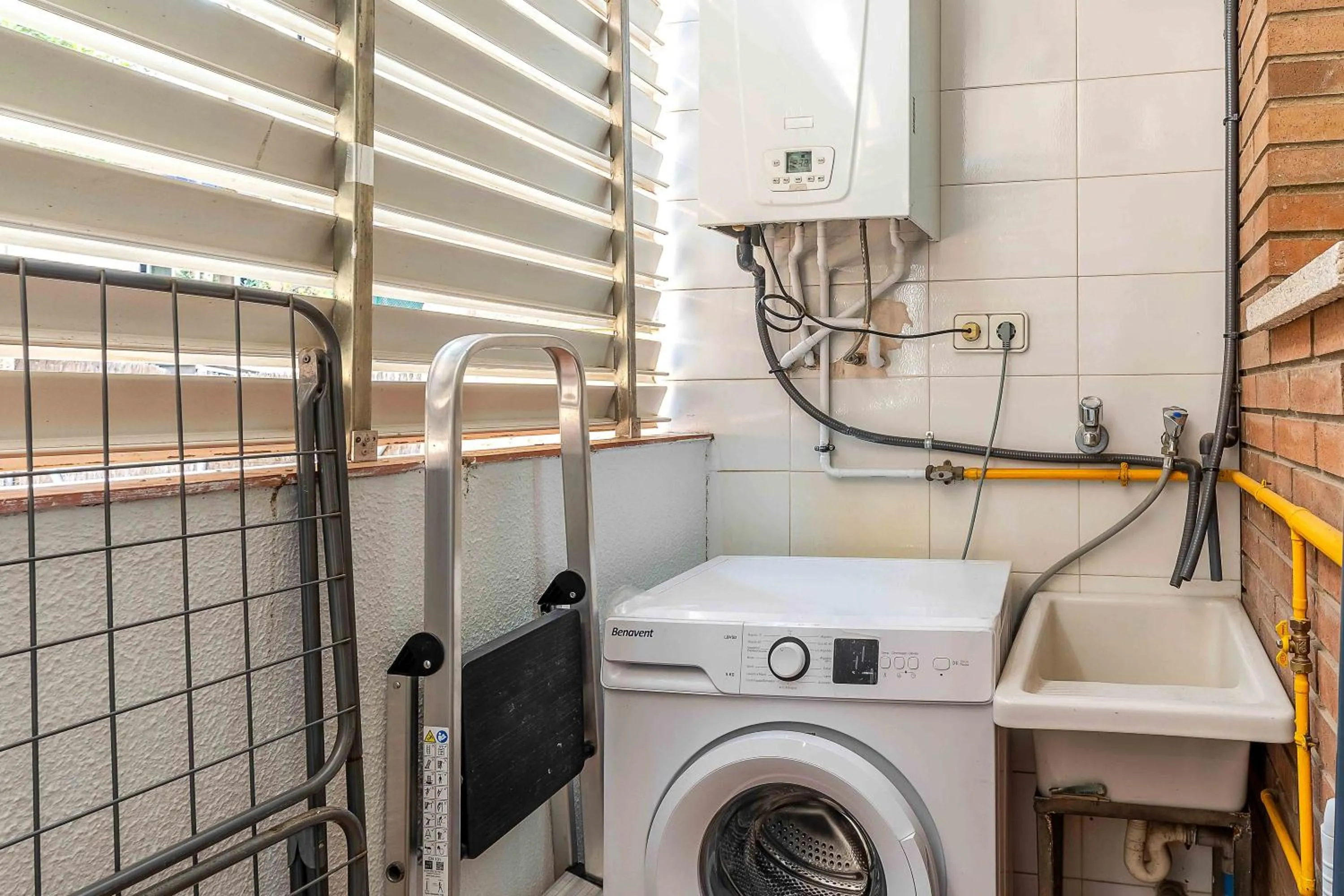 washing machine in Aparthotel Bertrán