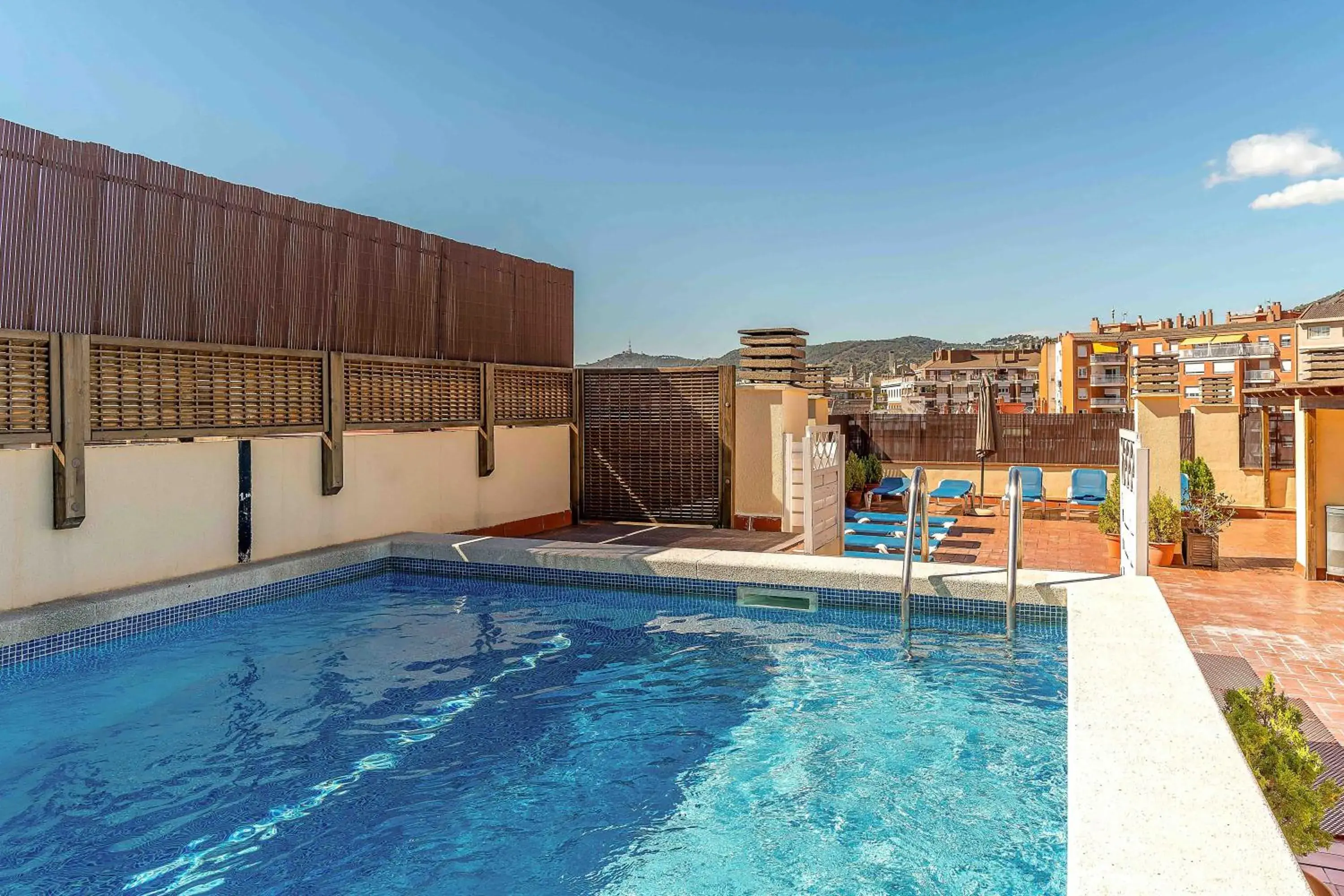 Swimming pool in Aparthotel Bertrán Swimming pool in Aparthotel Bertrán