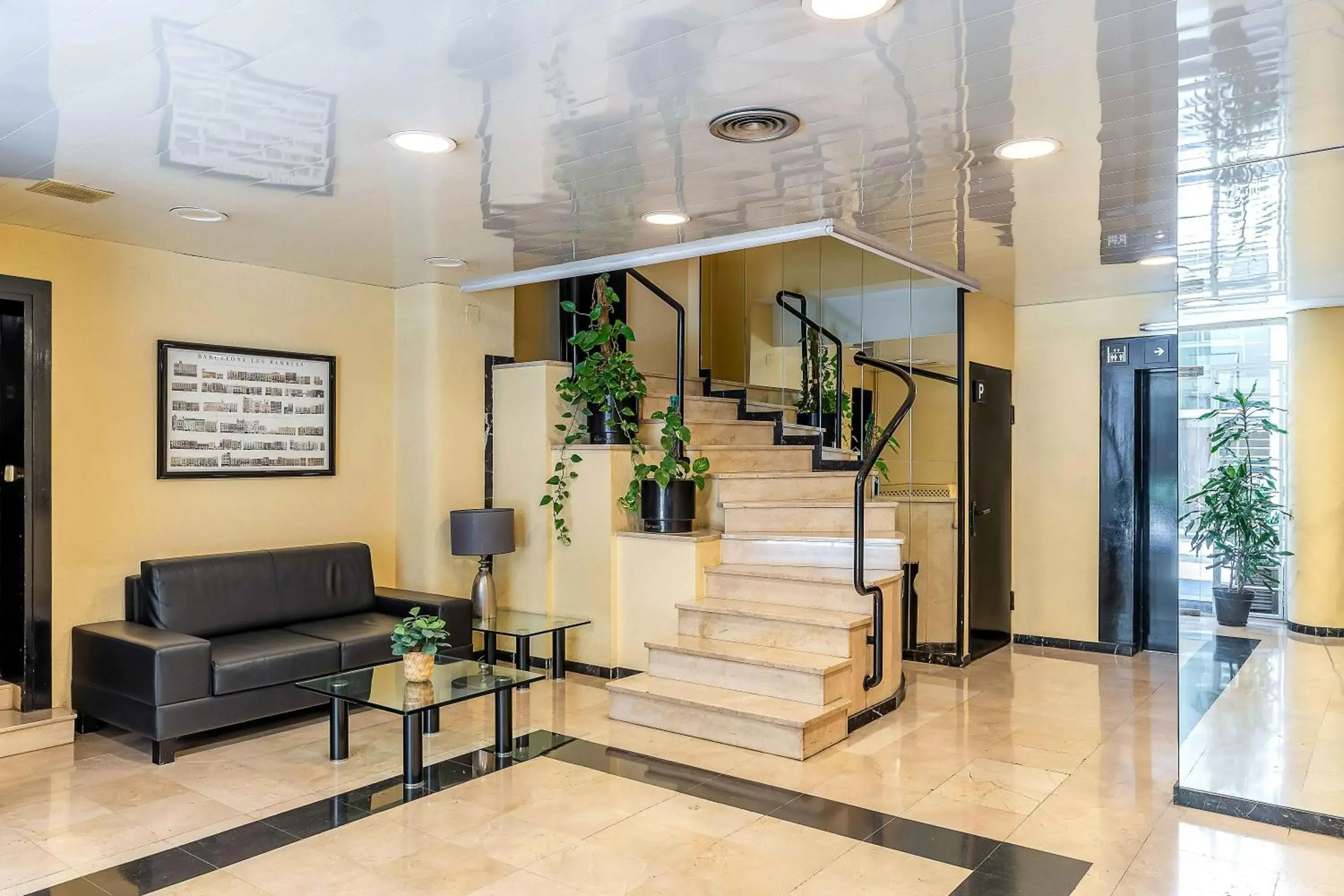 Property building in Aparthotel Bertrán Property building in Aparthotel Bertrán