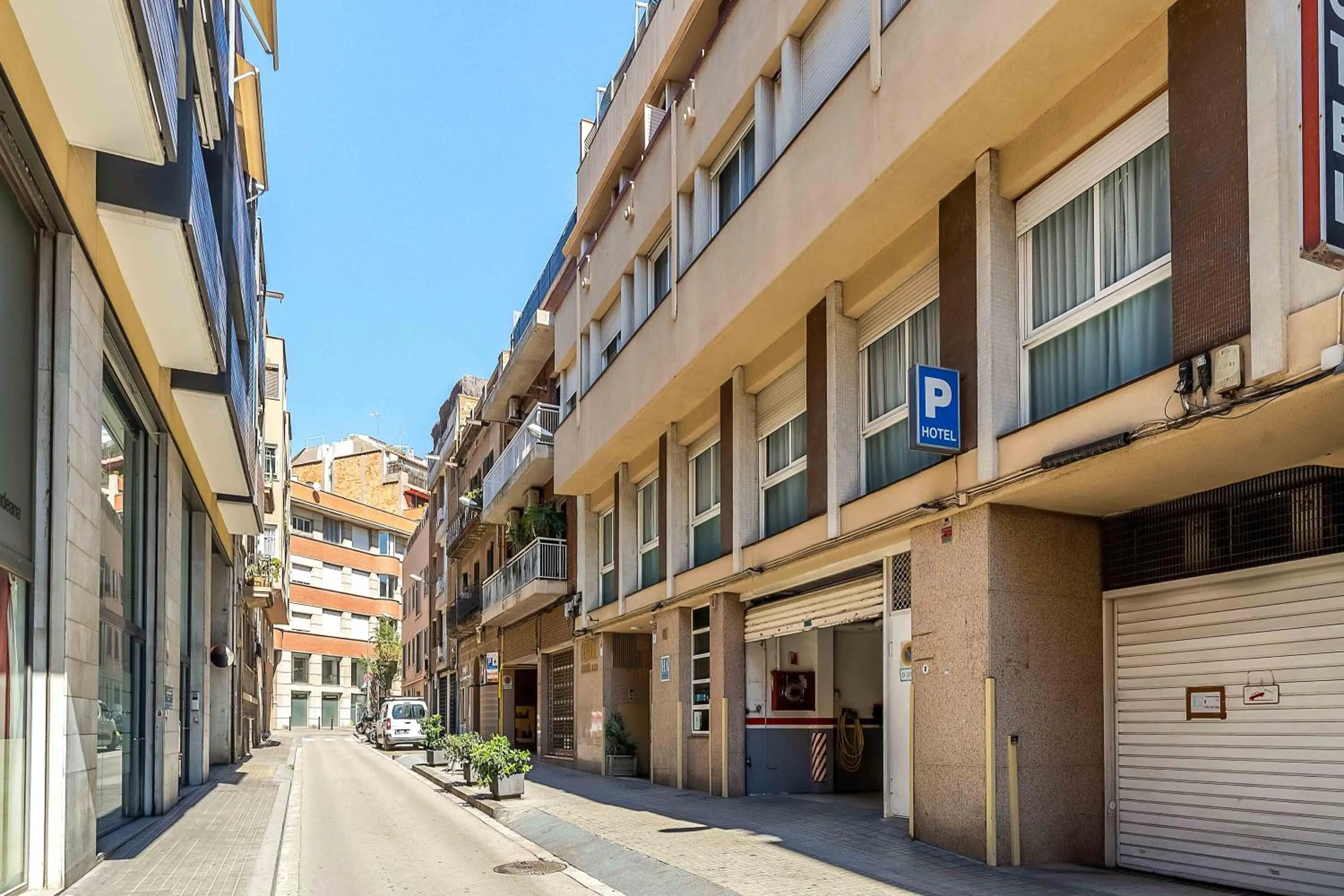 Facade/entrance in Aparthotel Bertrán