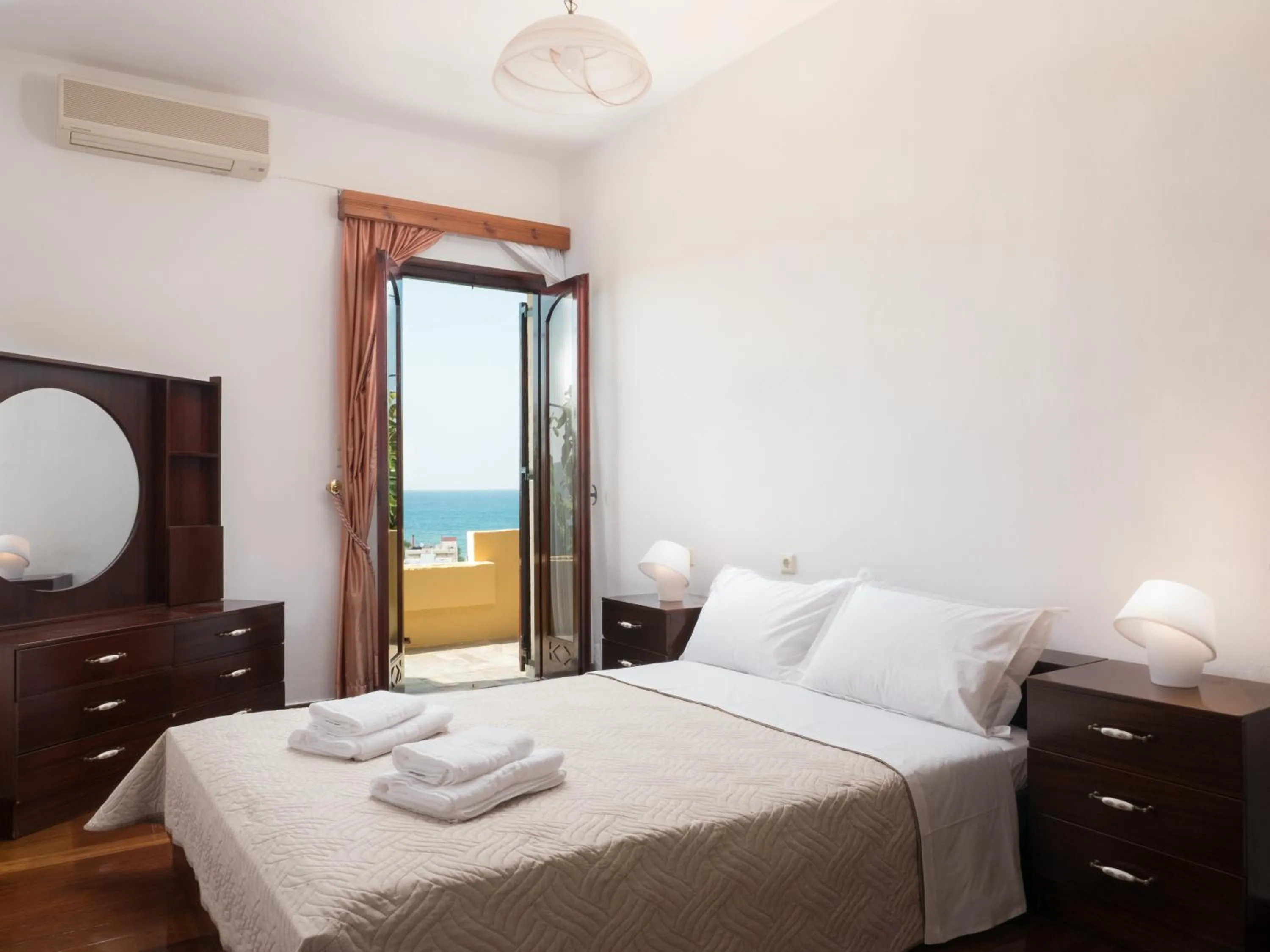 Bed in Romantic Corner Maisonette houses