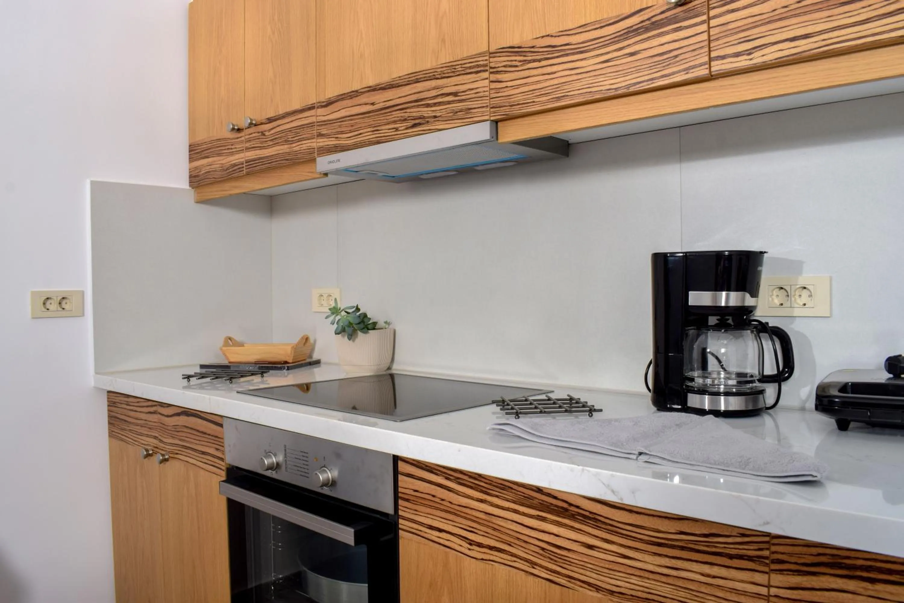 Coffee/tea facilities in Romantic Corner Maisonette houses