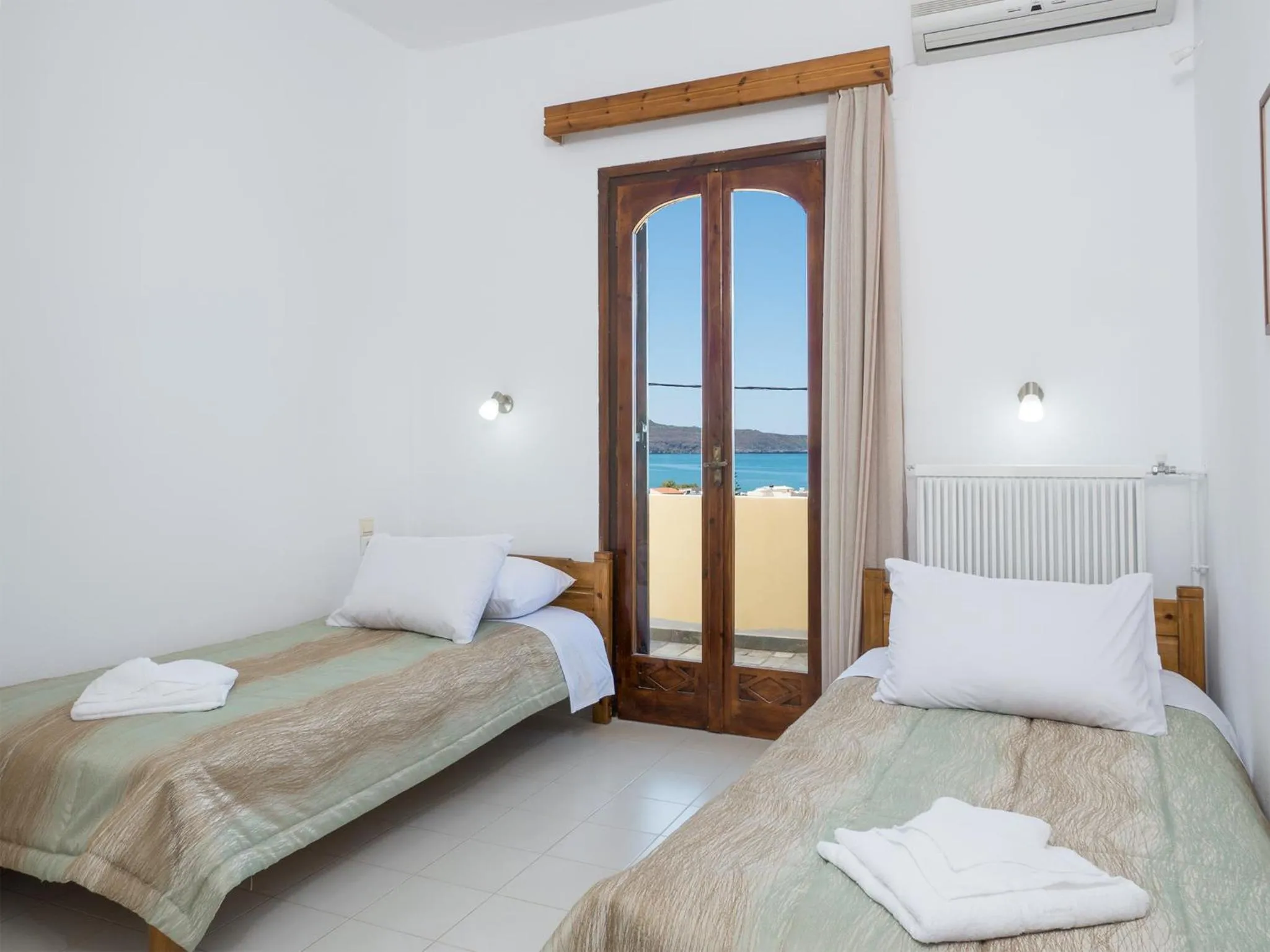 Balcony/Terrace, Bed in Romantic Corner Maisonette houses