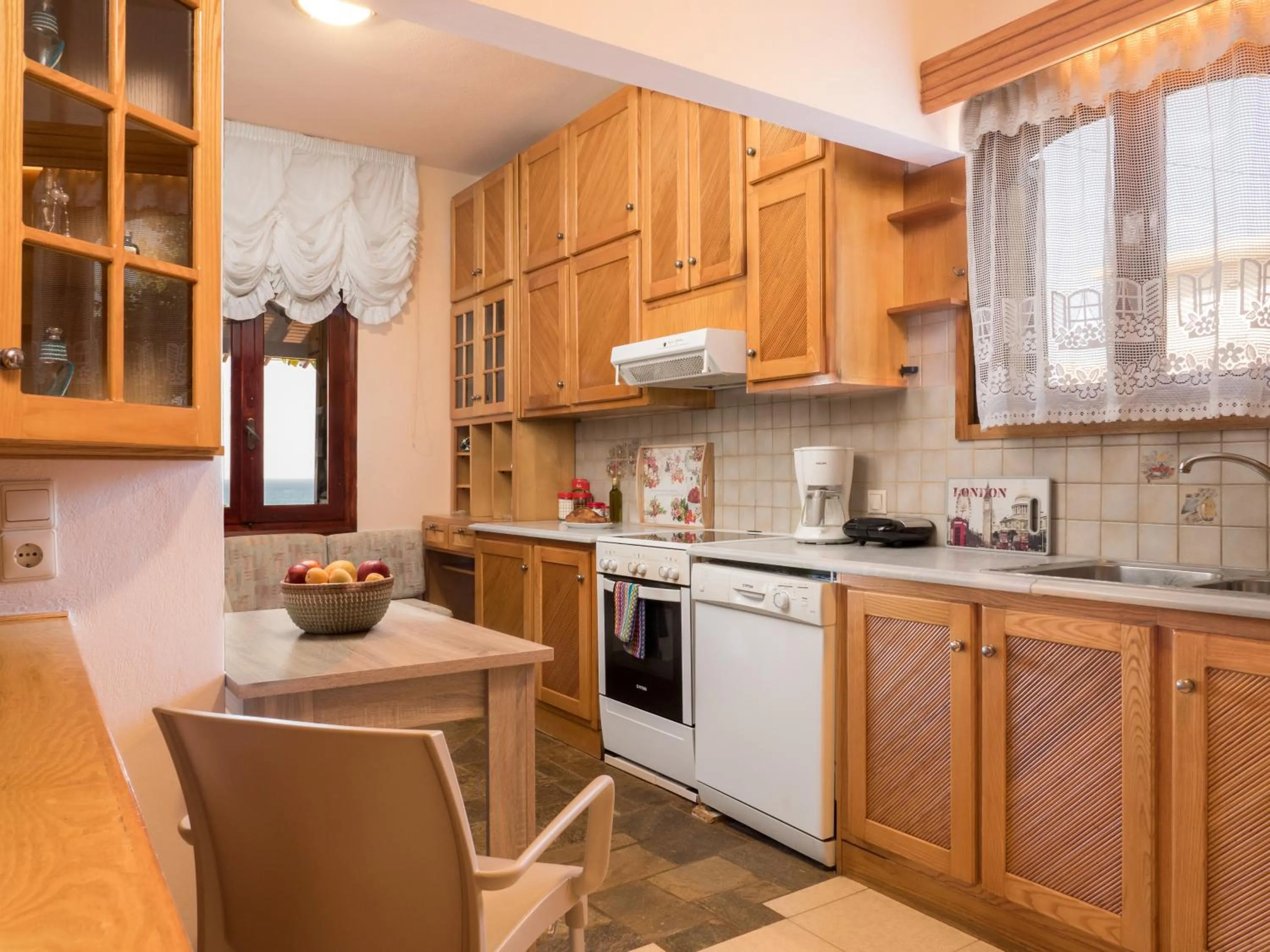 Coffee/tea facilities in Romantic Corner Maisonette houses