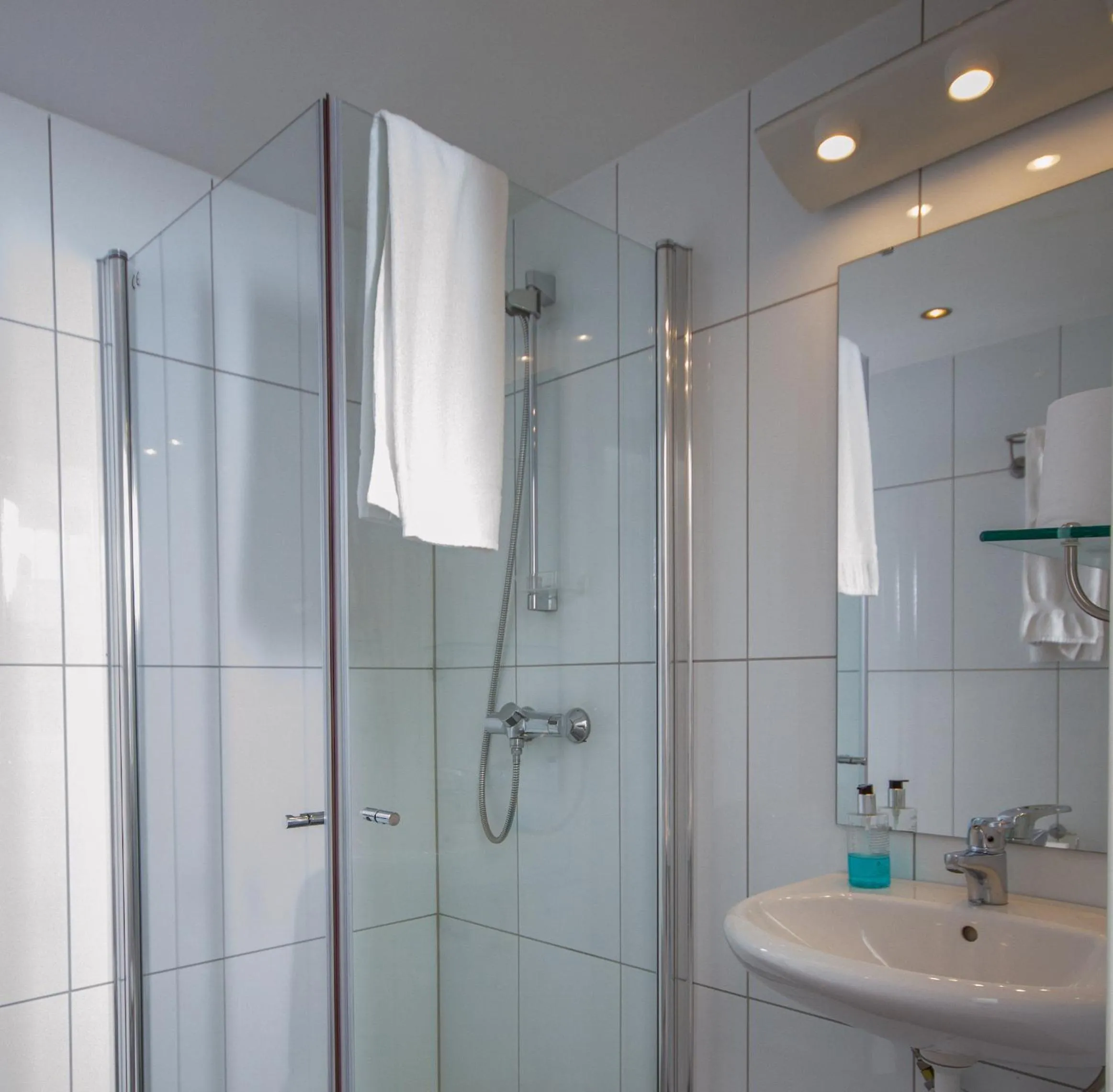 Shower in Grimstad Vertshus