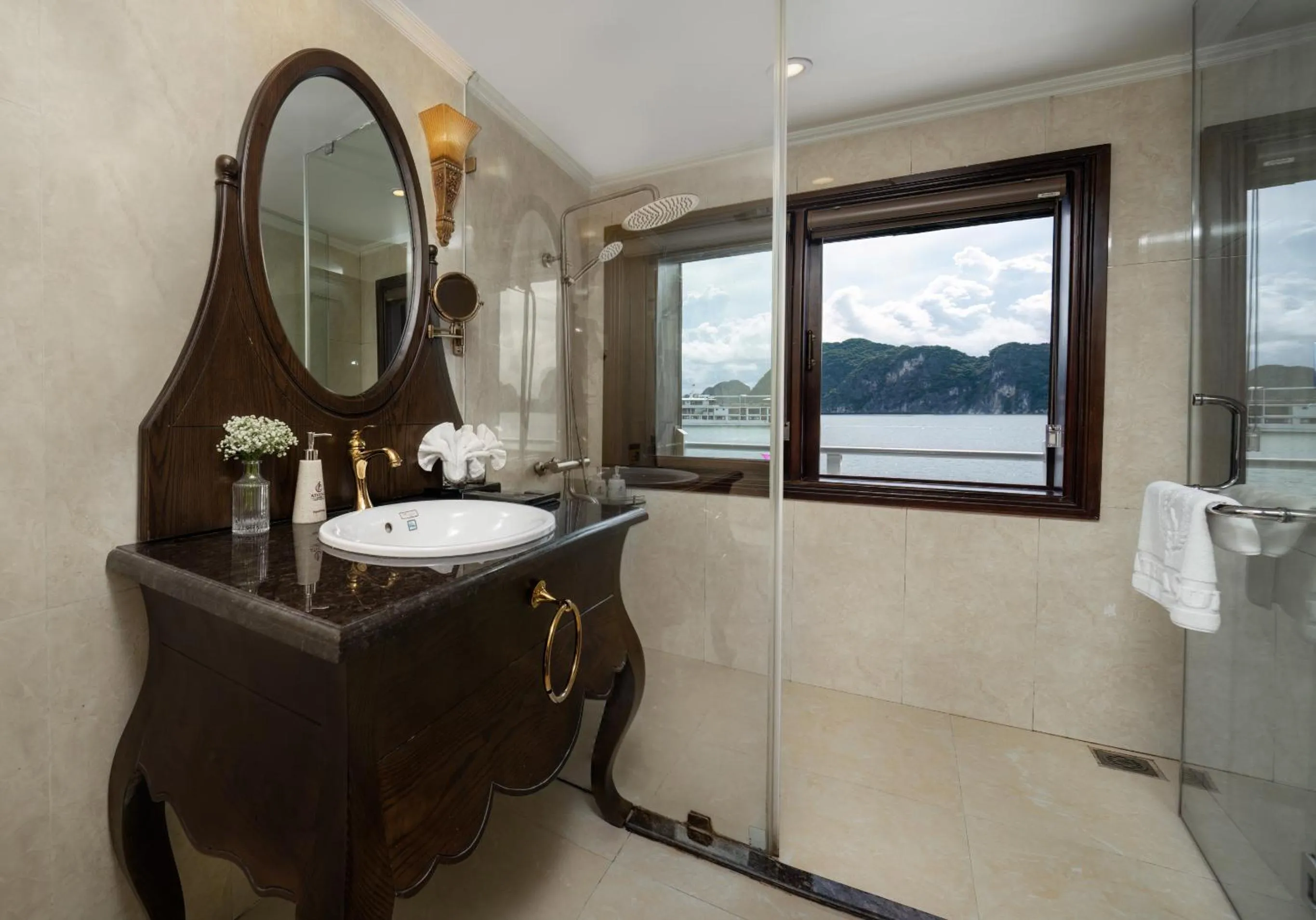 Bathroom in Halong Athena Cruise