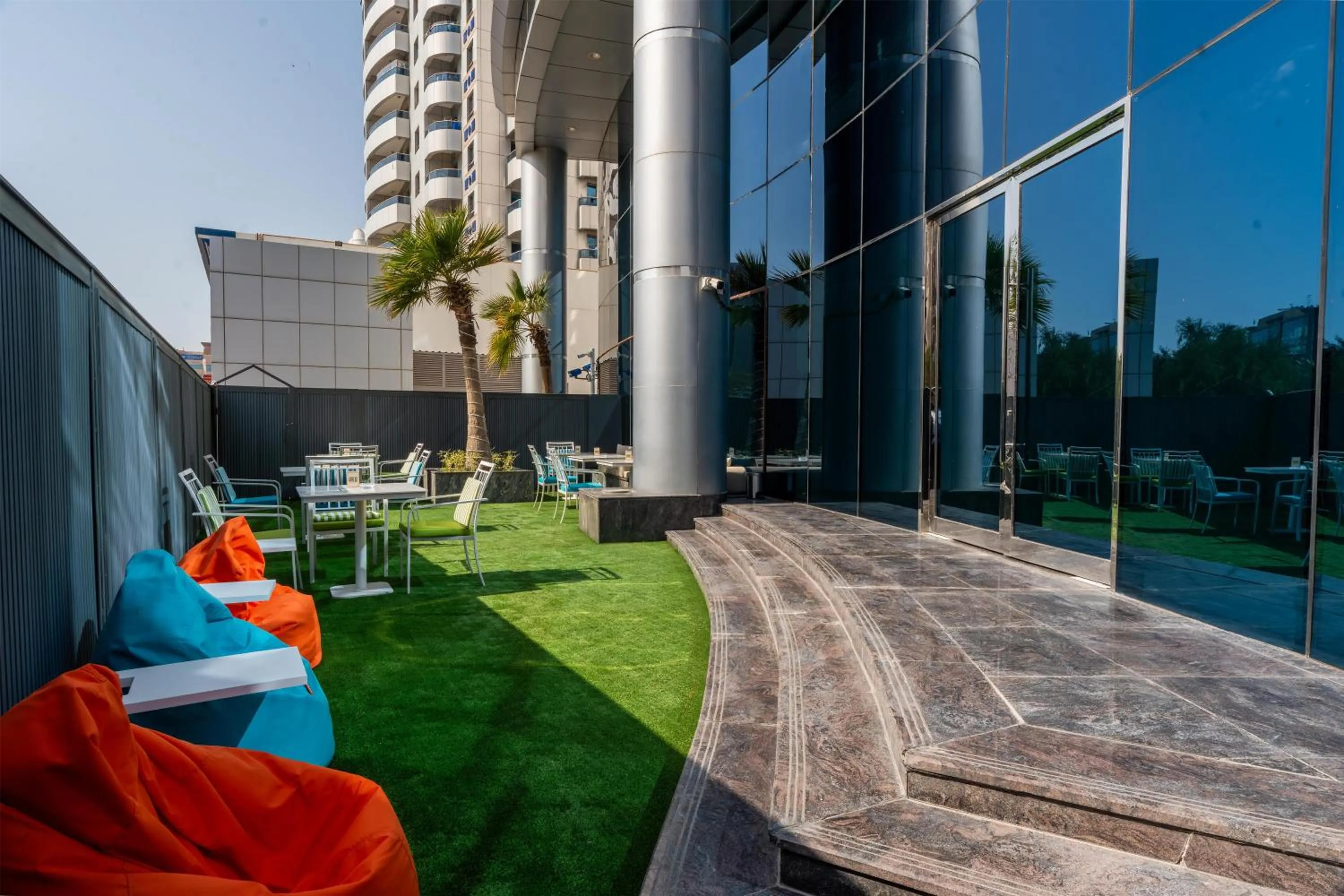 Lounge or bar in DoubleTree by Hilton Dubai Port Saeed