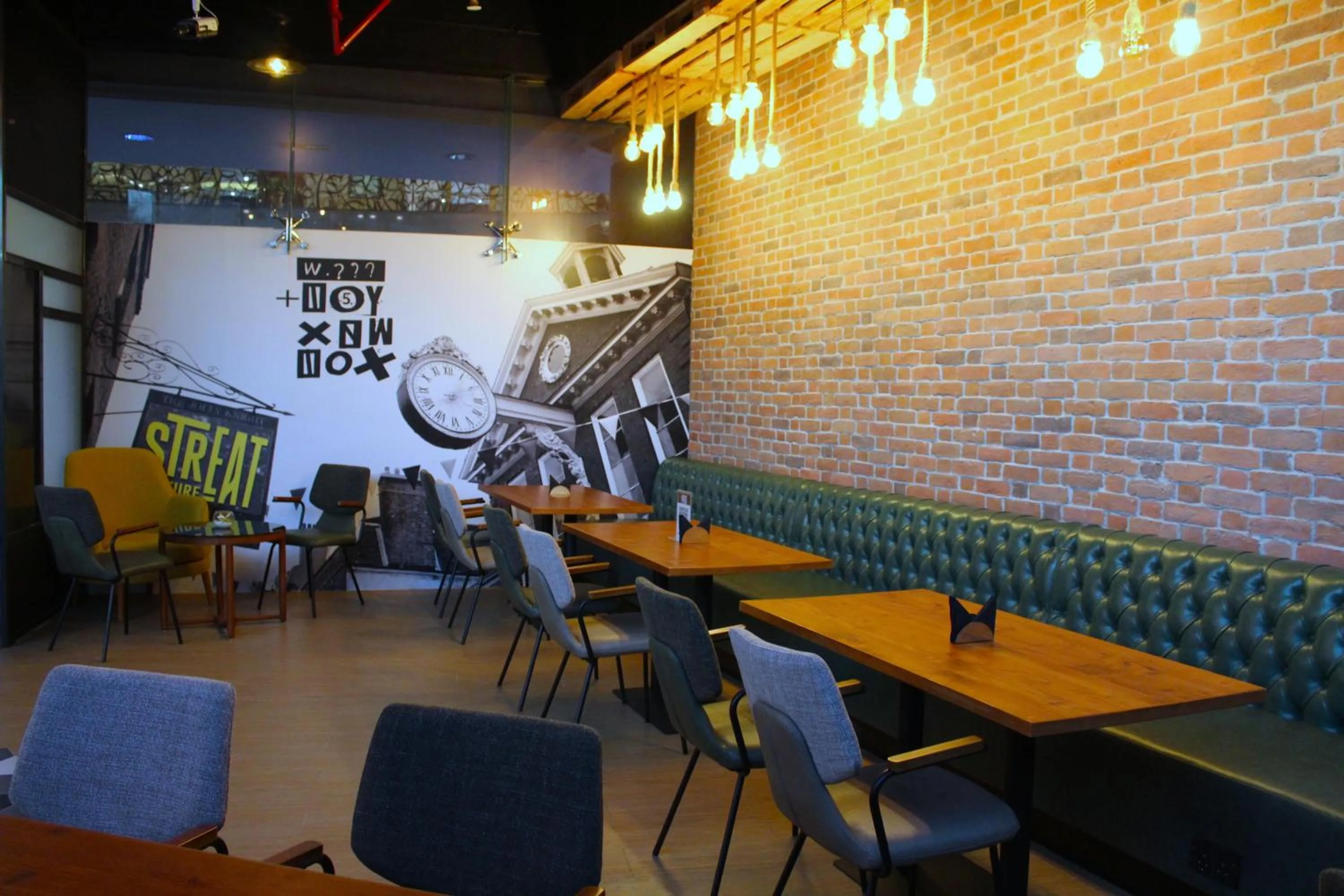 Lounge or bar in DoubleTree by Hilton Dubai Port Saeed