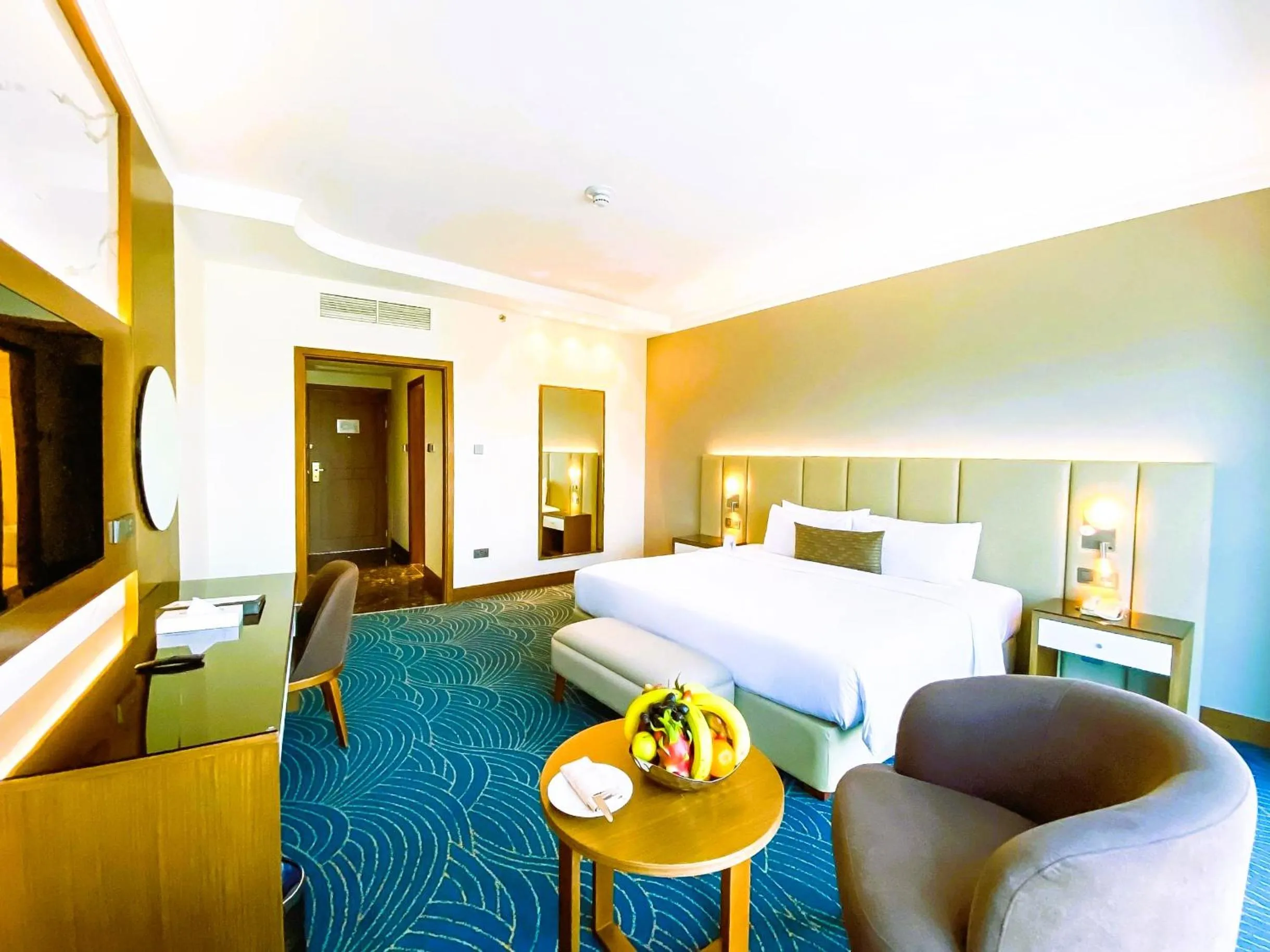 Bedroom, Bed in City Seasons Hotel Dubai