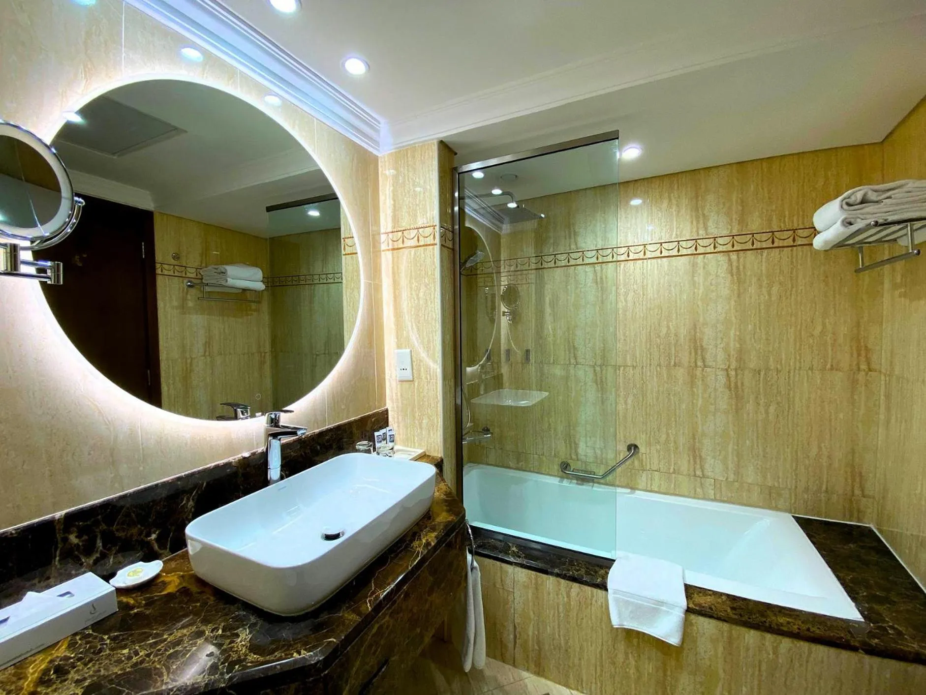 Bathroom in City Seasons Hotel Dubai