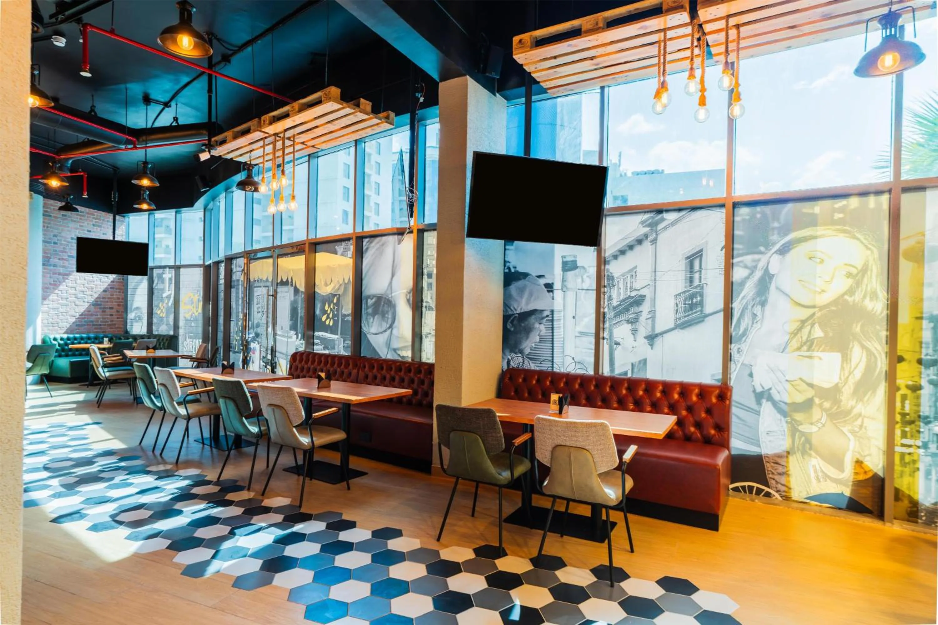 Lounge or bar in DoubleTree by Hilton Dubai Port Saeed