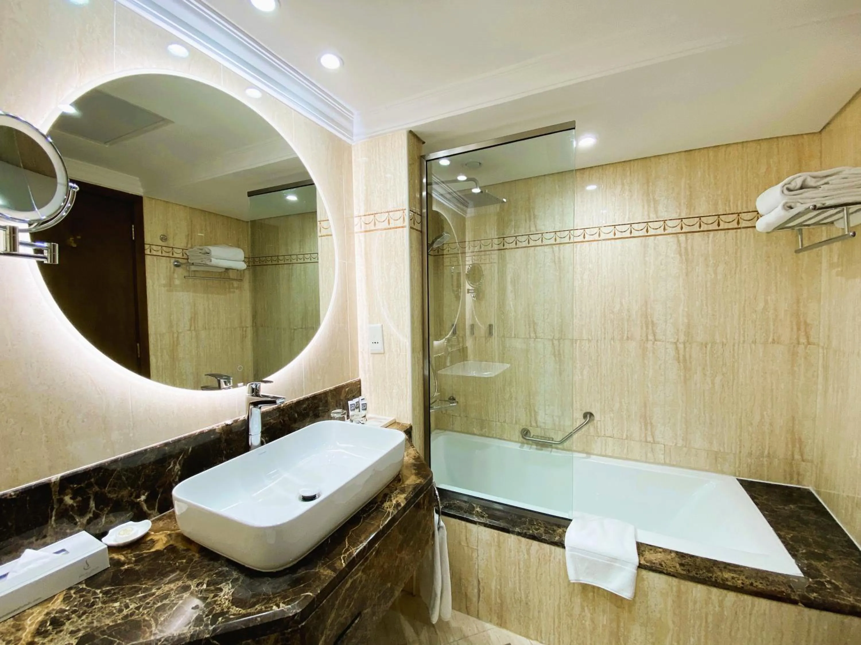 Toilet in City Seasons Hotel Dubai