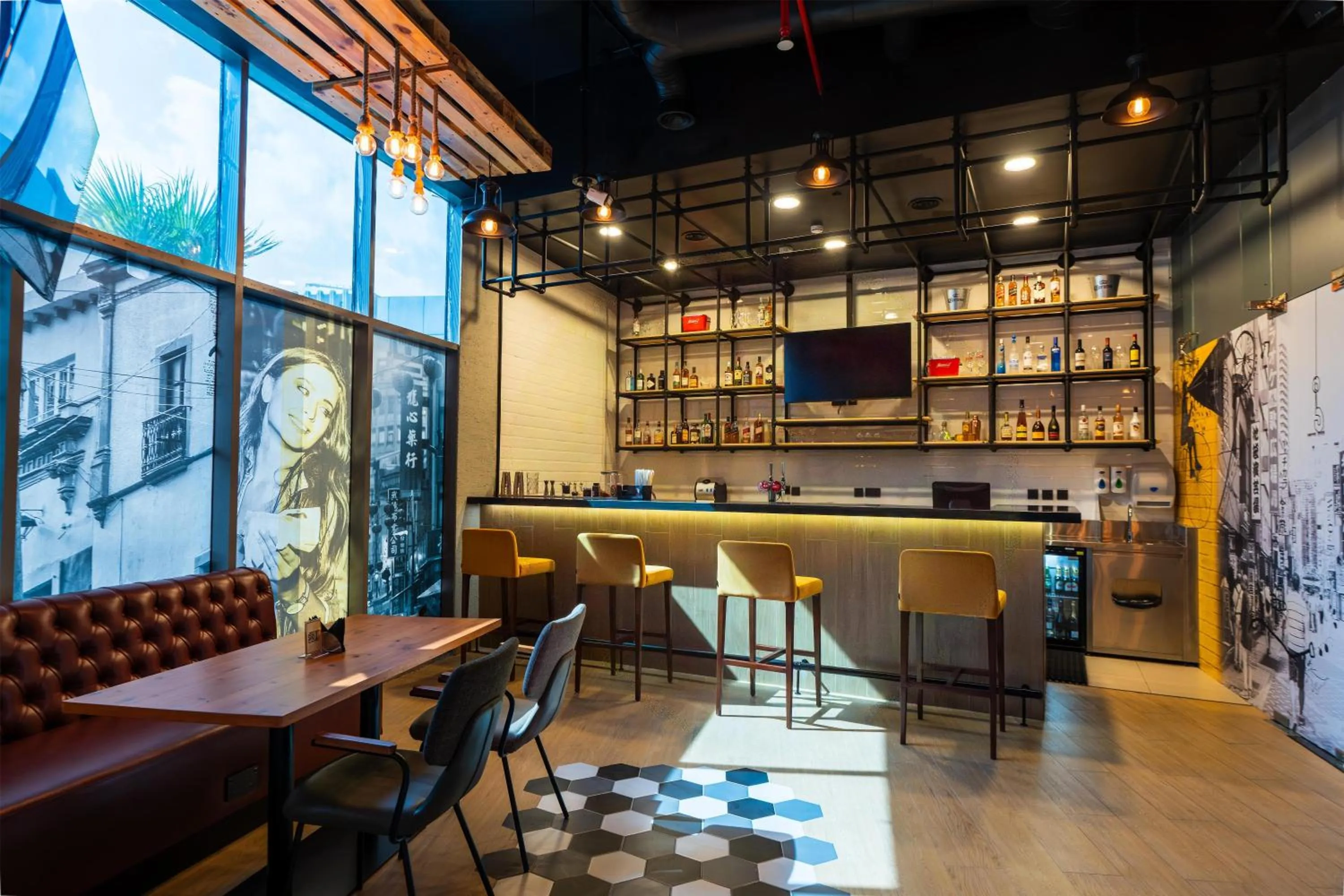 Lounge or bar in DoubleTree by Hilton Dubai Port Saeed