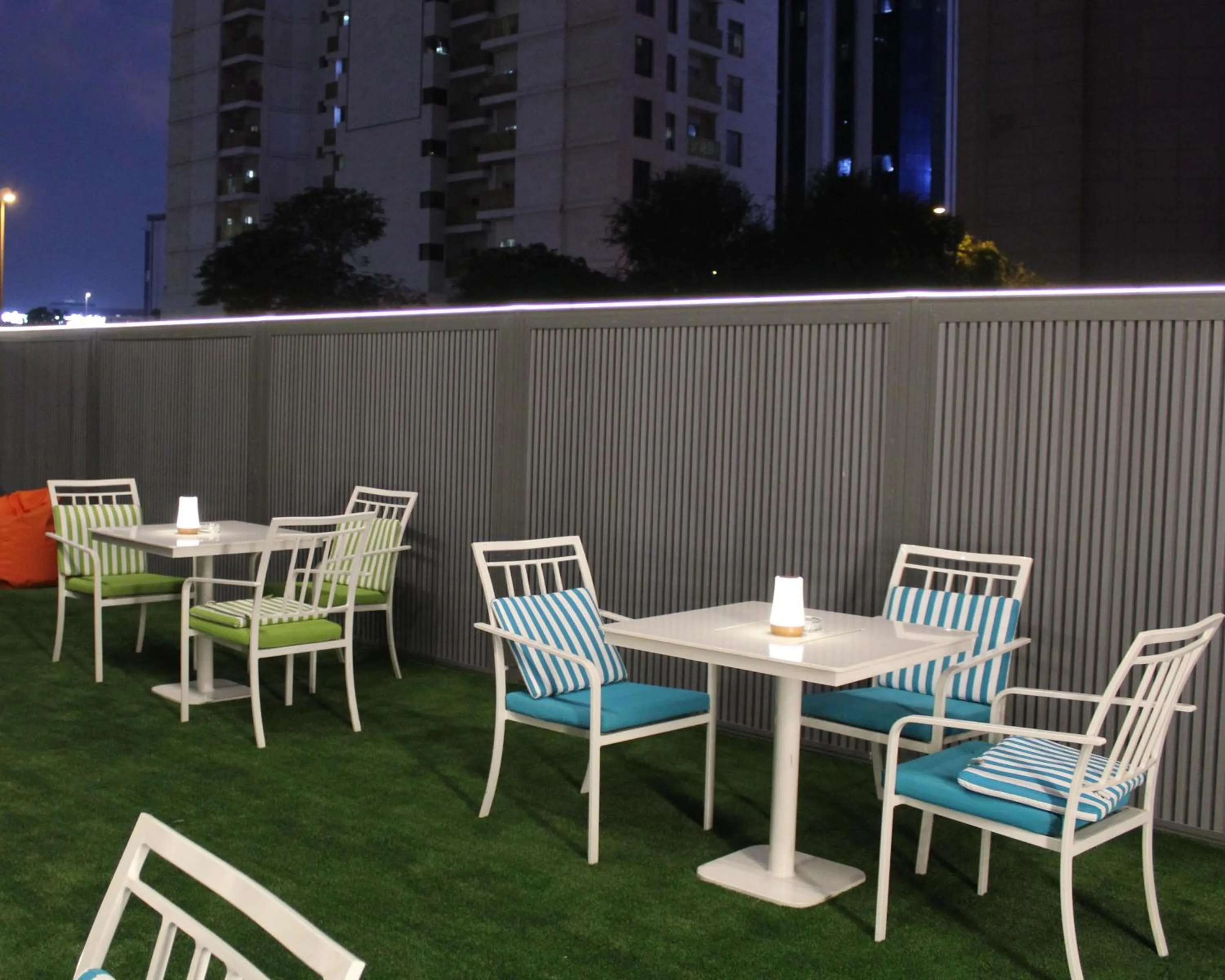 Lounge or bar in DoubleTree by Hilton Dubai Port Saeed