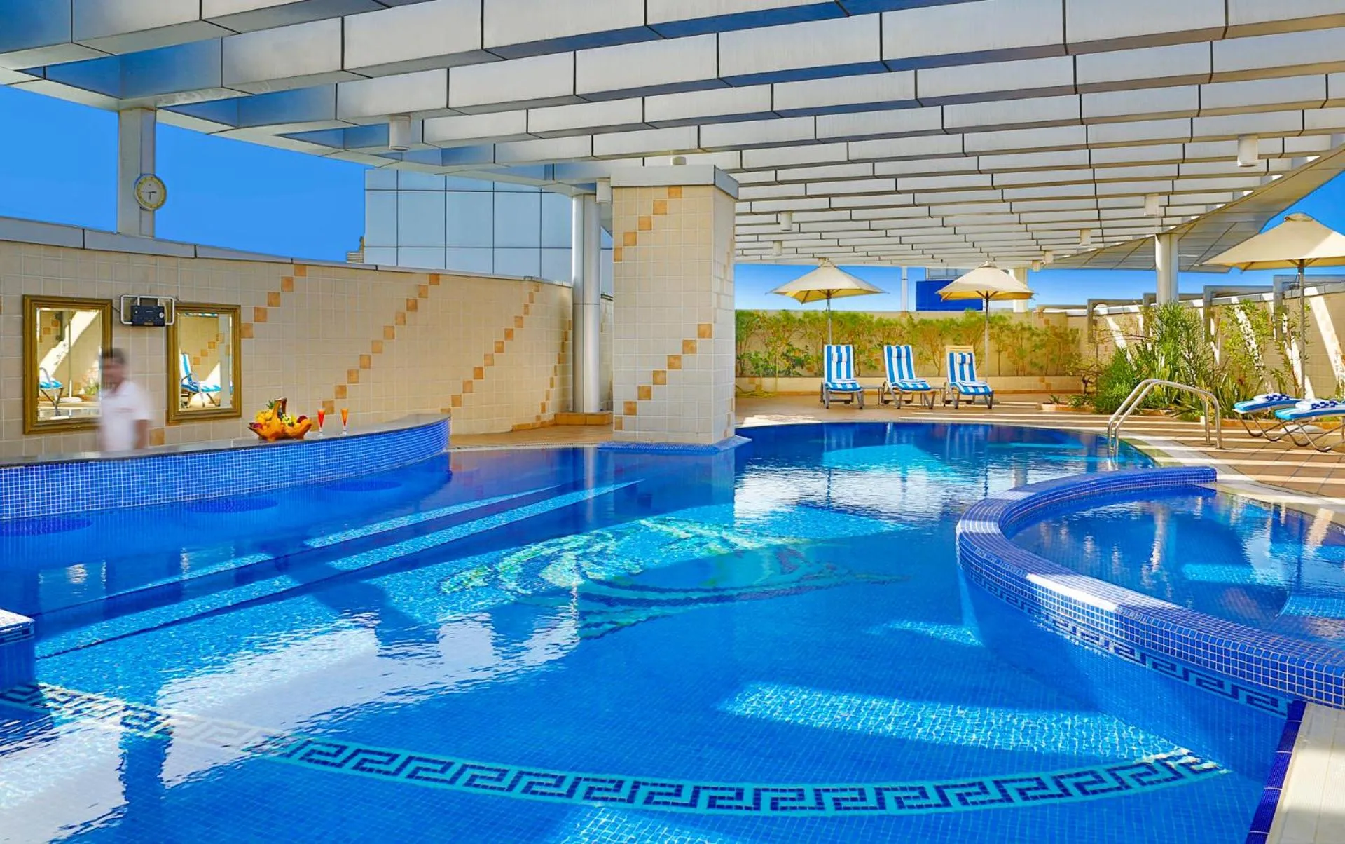 Swimming pool in City Seasons Hotel Dubai