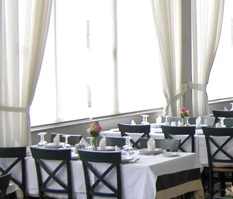 Restaurant/places to eat in Ilis Hotel
