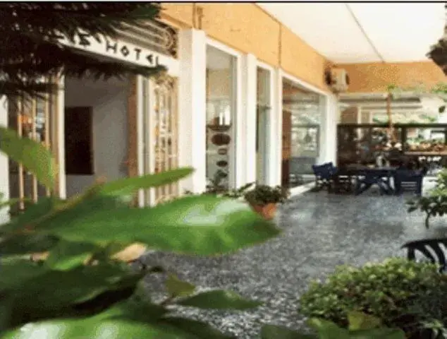 Facade/entrance in Ilis Hotel Facade/entrance in Ilis Hotel