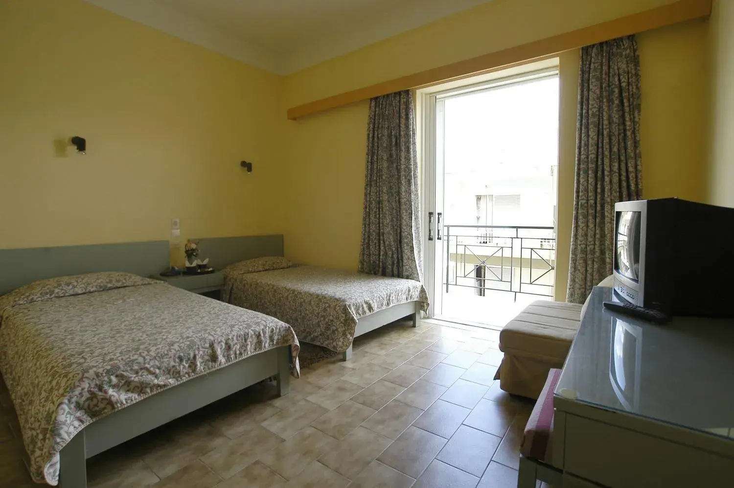 Photo of the whole room, Bed in Ilis Hotel Photo of the whole room, Bed in Ilis Hotel