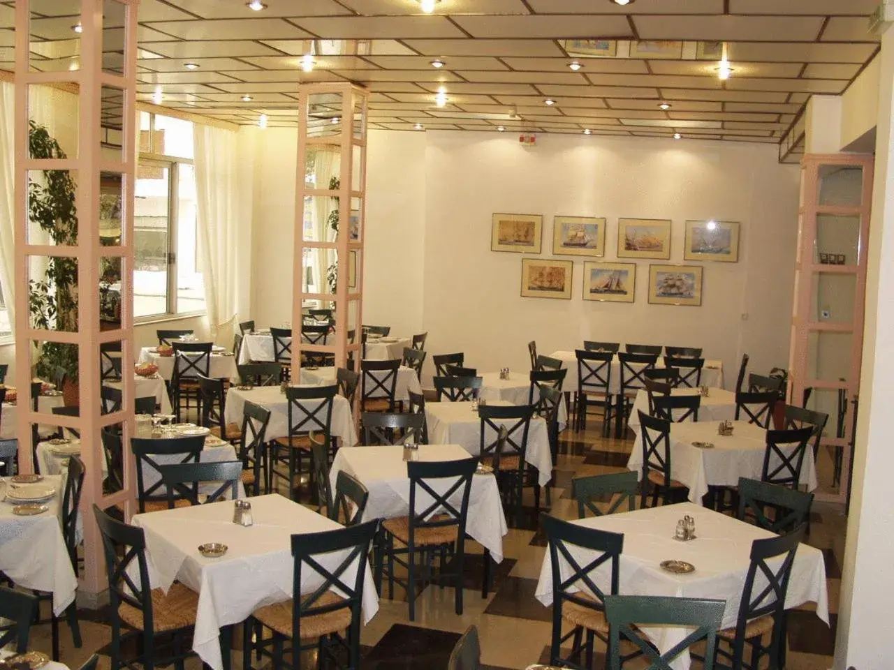 Restaurant/places to eat in Ilis Hotel Restaurant/places to eat in Ilis Hotel