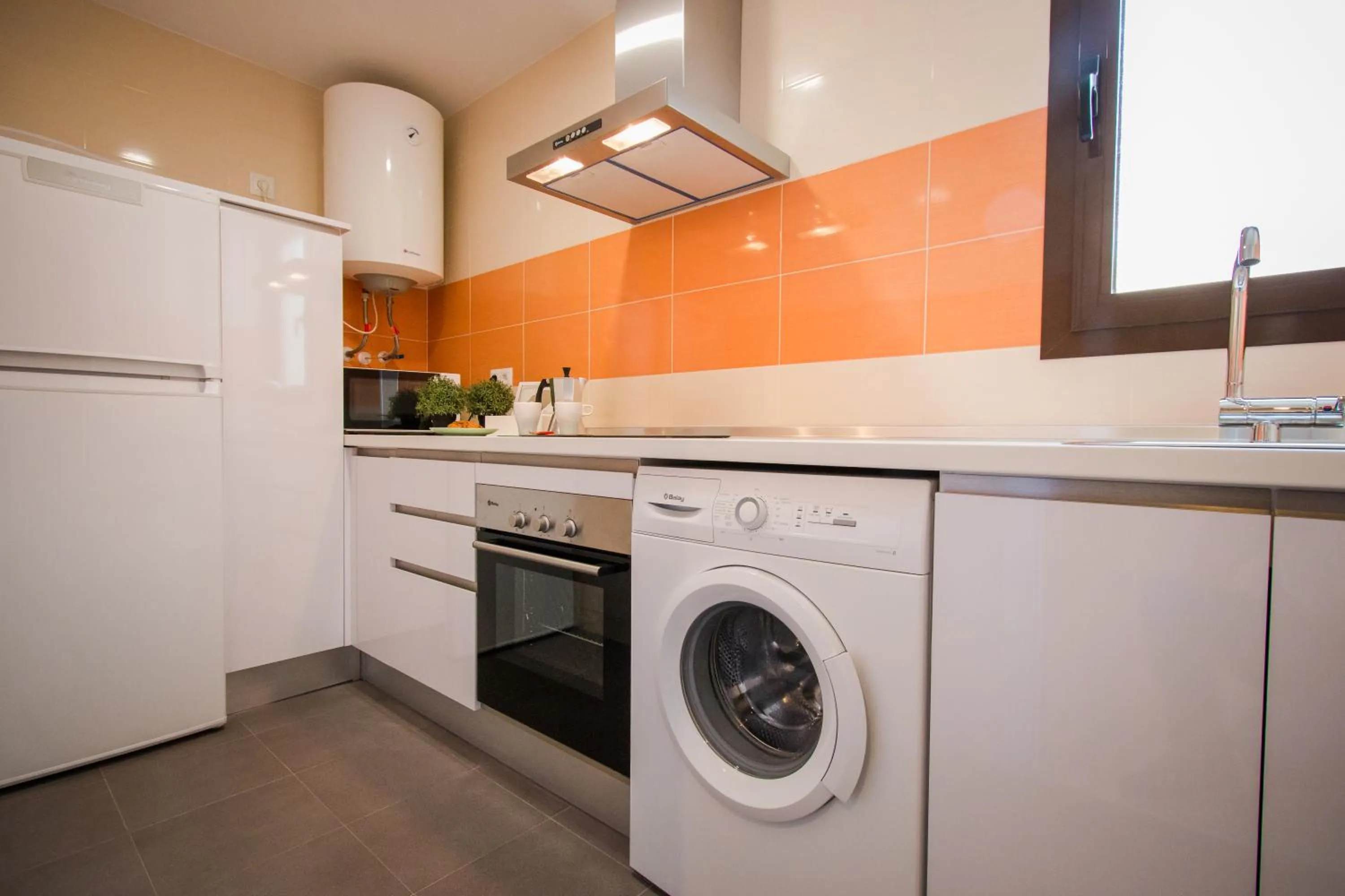 Kitchen or kitchenette in Holidays2Malaga Suites