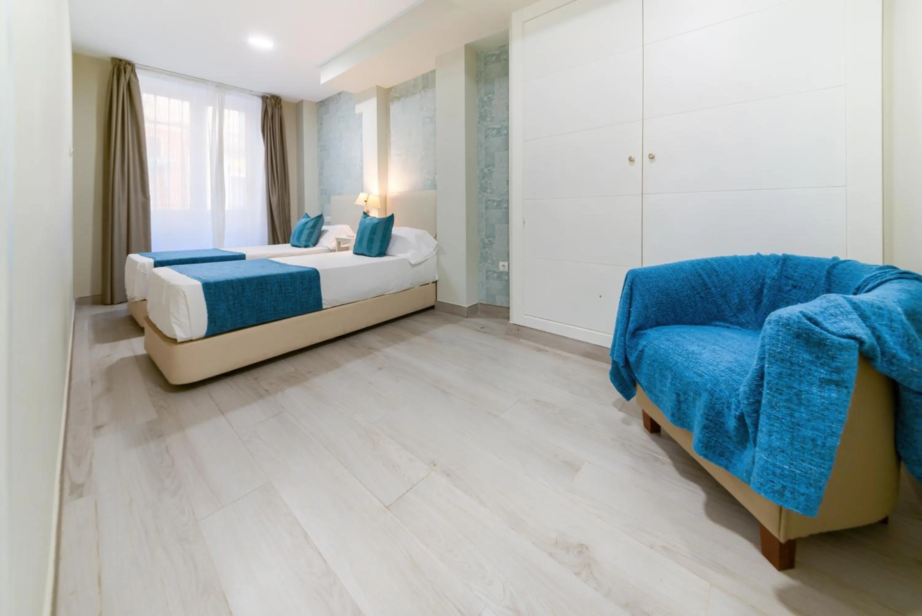 Photo of the whole room, Bed in Holidays2Malaga Suites