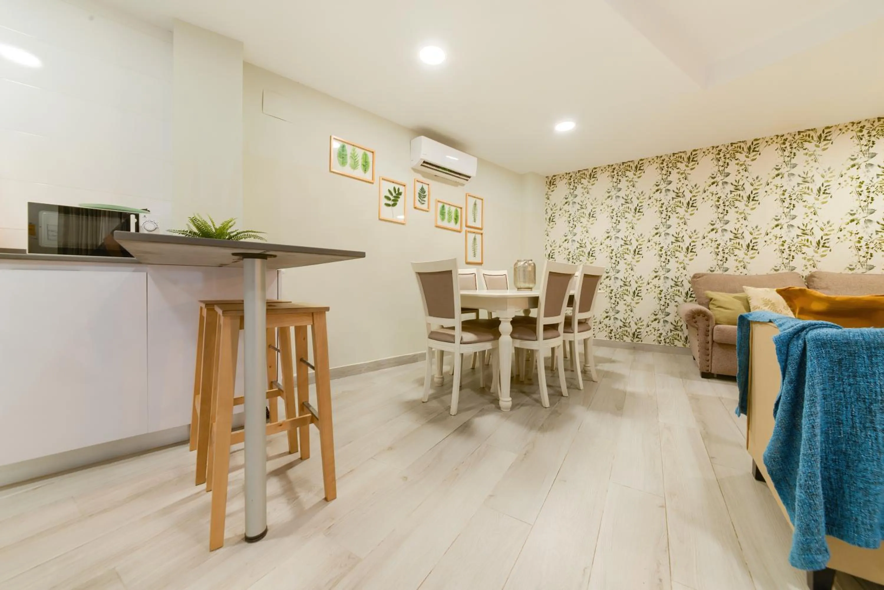 Kitchen or kitchenette in Holidays2Malaga Suites