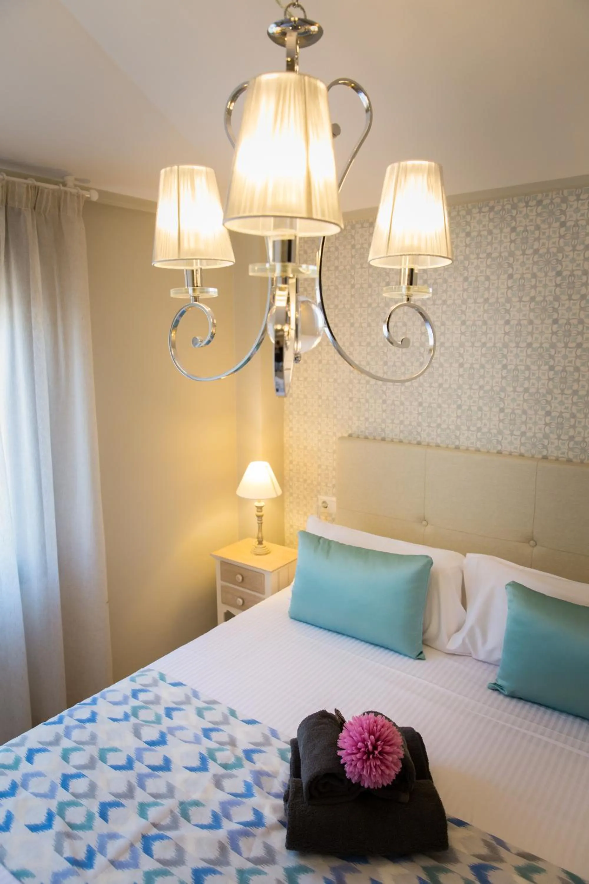 Bedroom, Bed in Holidays2Malaga Suites