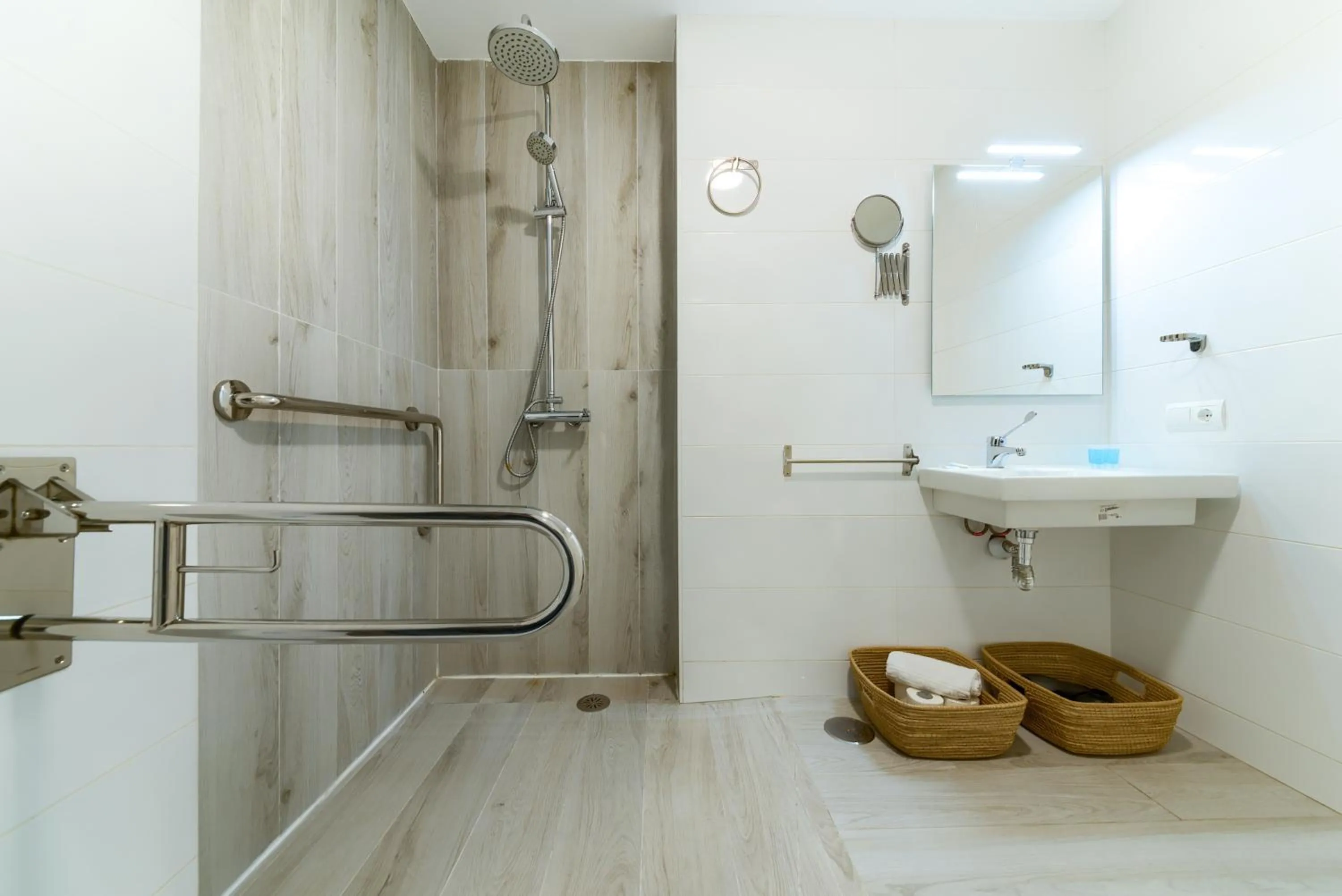 Shower in Holidays2Malaga Suites