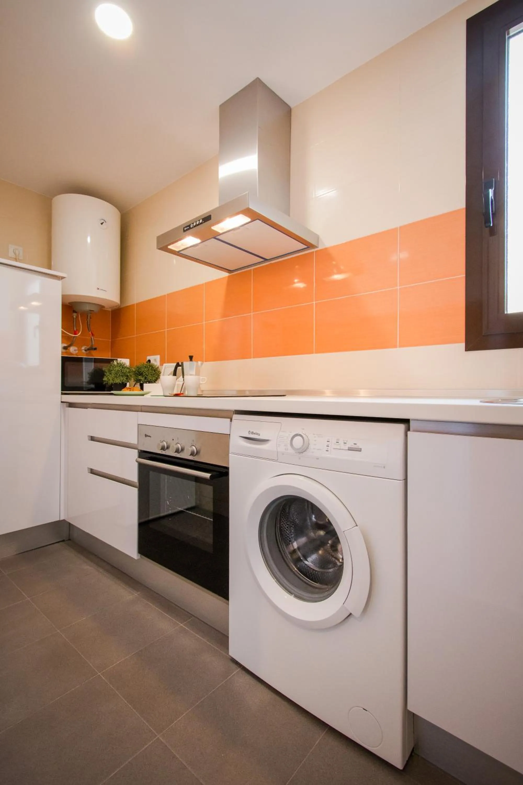 Kitchen or kitchenette in Holidays2Malaga Suites