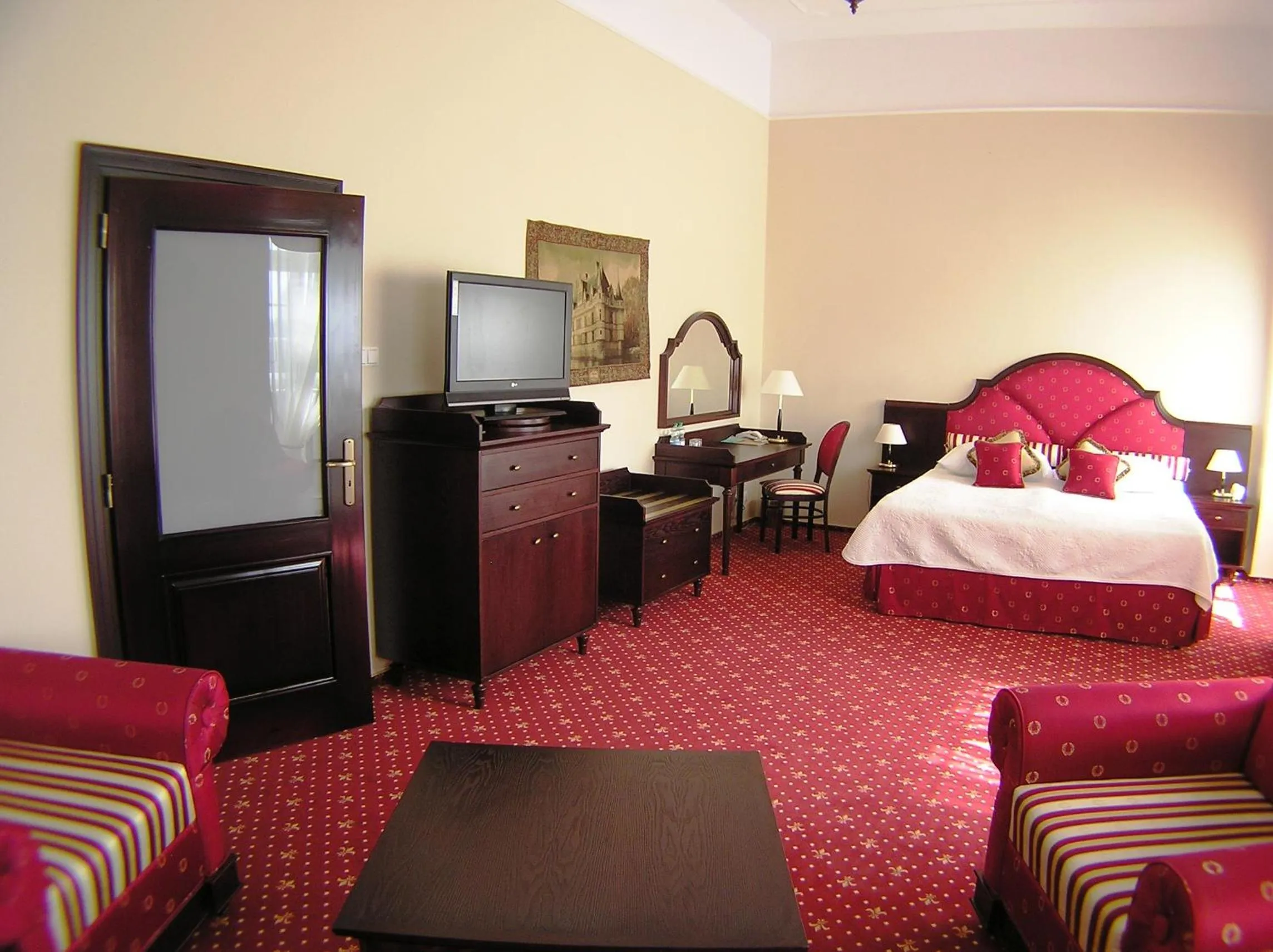 TV and multimedia, Bed in Hotel Zamek Królewski w Rydzynie