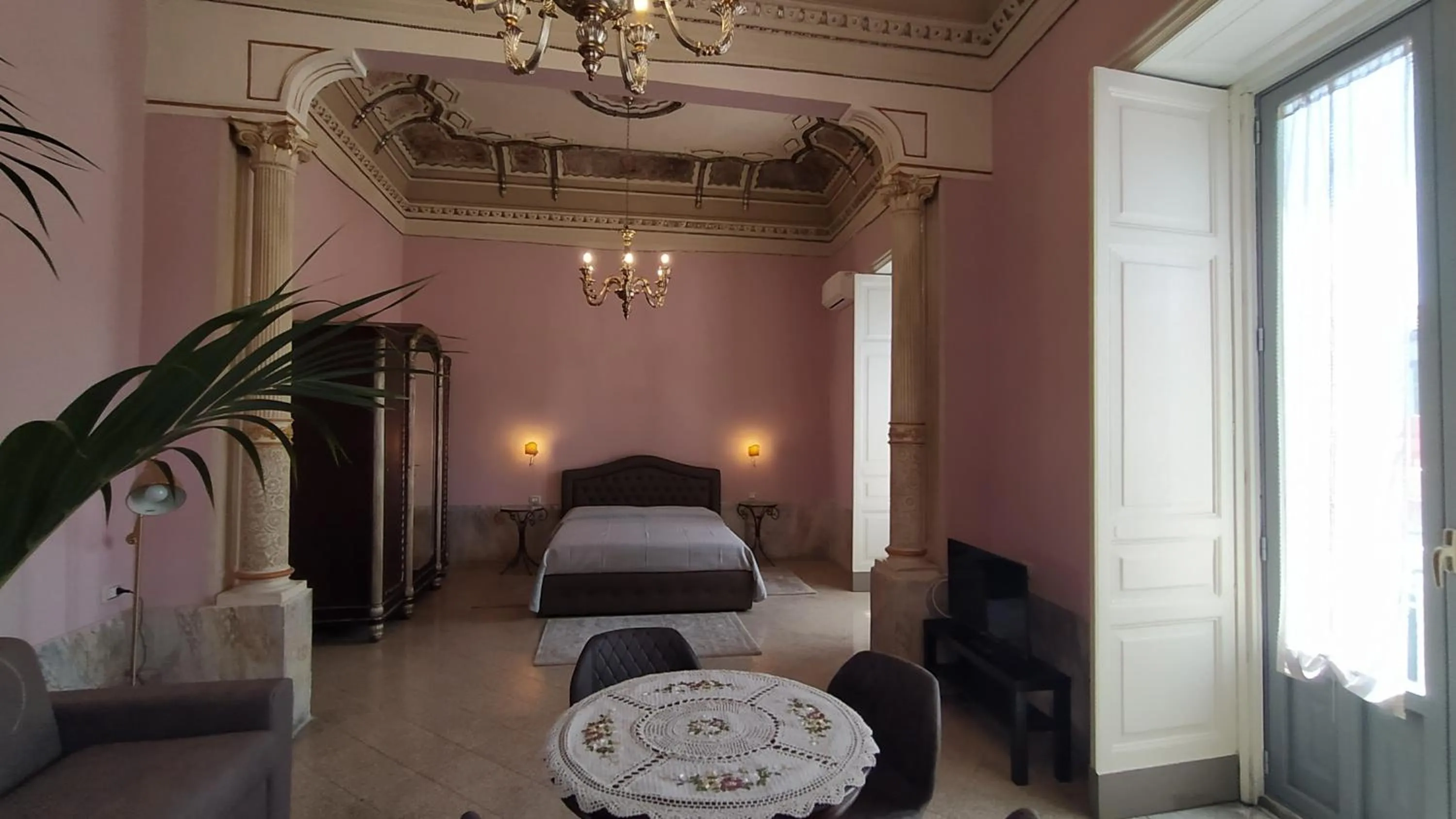 Bed in Palazzo Arcidiacono - luxury holidays