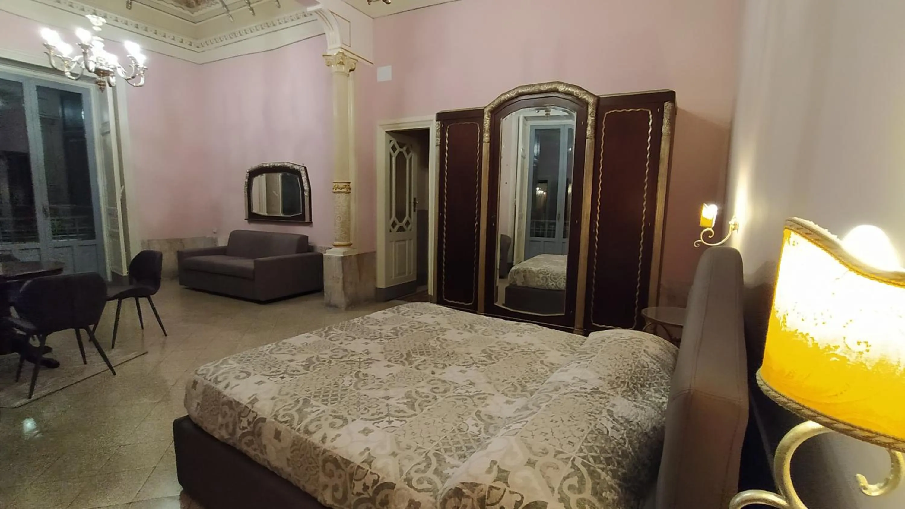 Bed in Palazzo Arcidiacono - luxury holidays