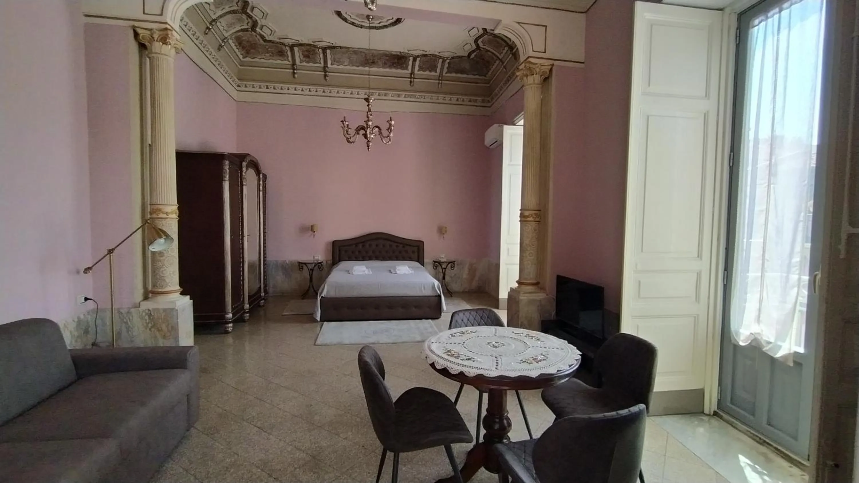 Bed in Palazzo Arcidiacono - luxury holidays