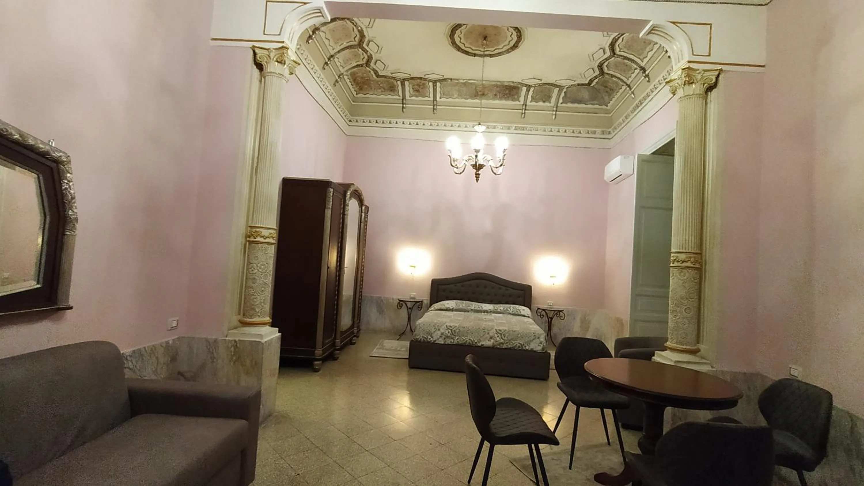 Bed in Palazzo Arcidiacono - luxury holidays