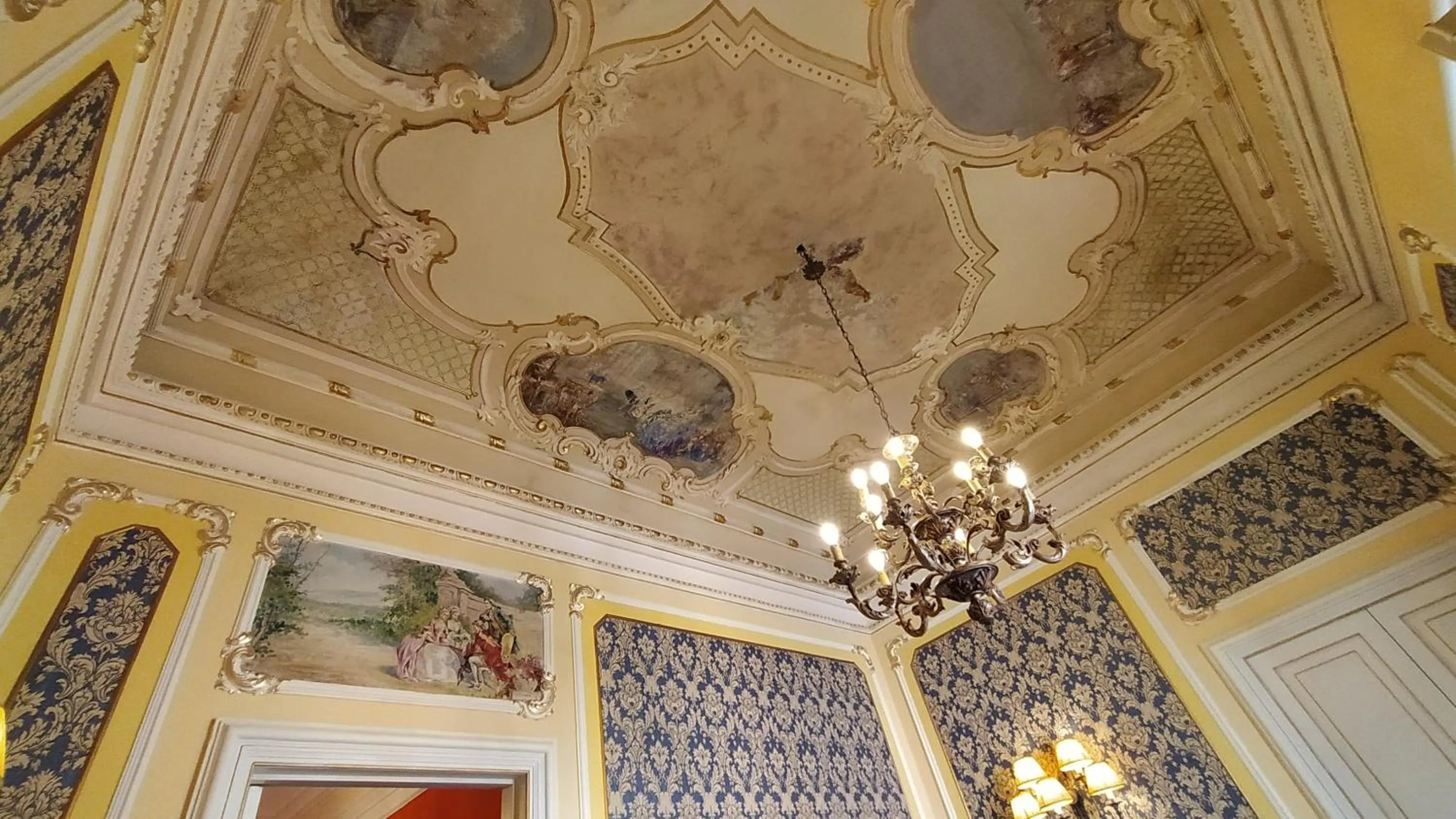 Living room in Palazzo Arcidiacono - luxury holidays