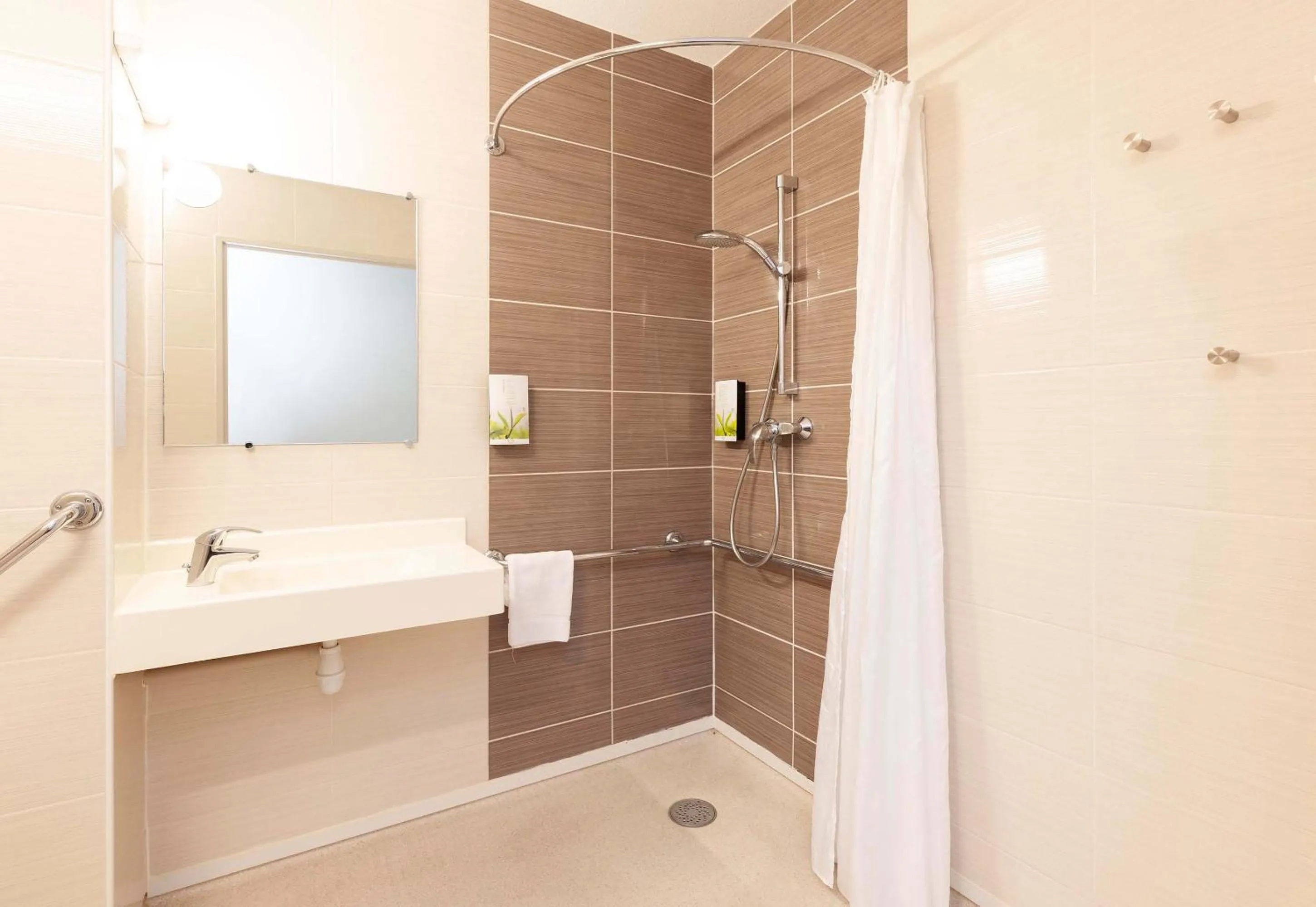 Bathroom in B&B HOTEL Saint Jean de Luz