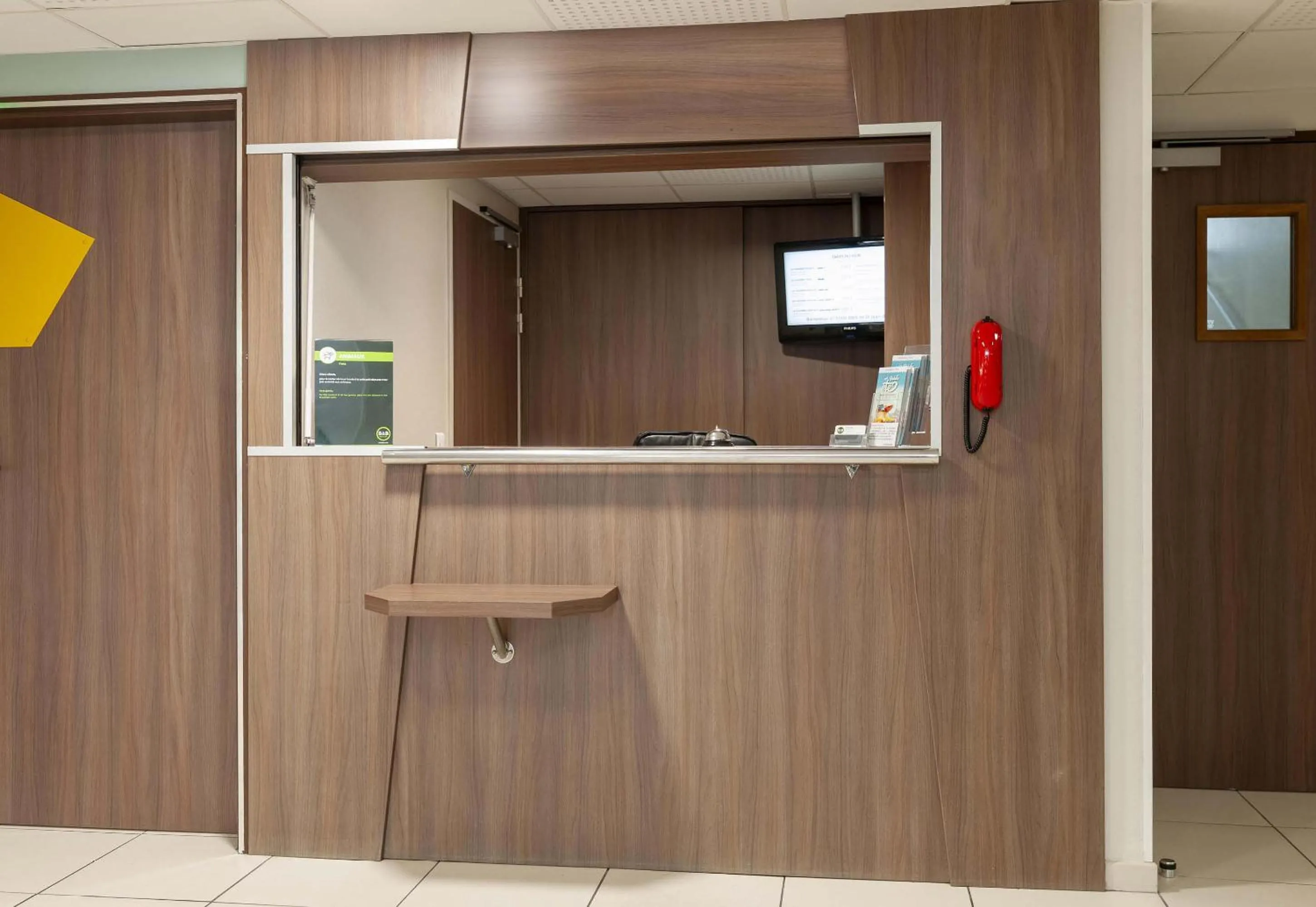 Lobby or reception in B&B HOTEL Saint Jean de Luz