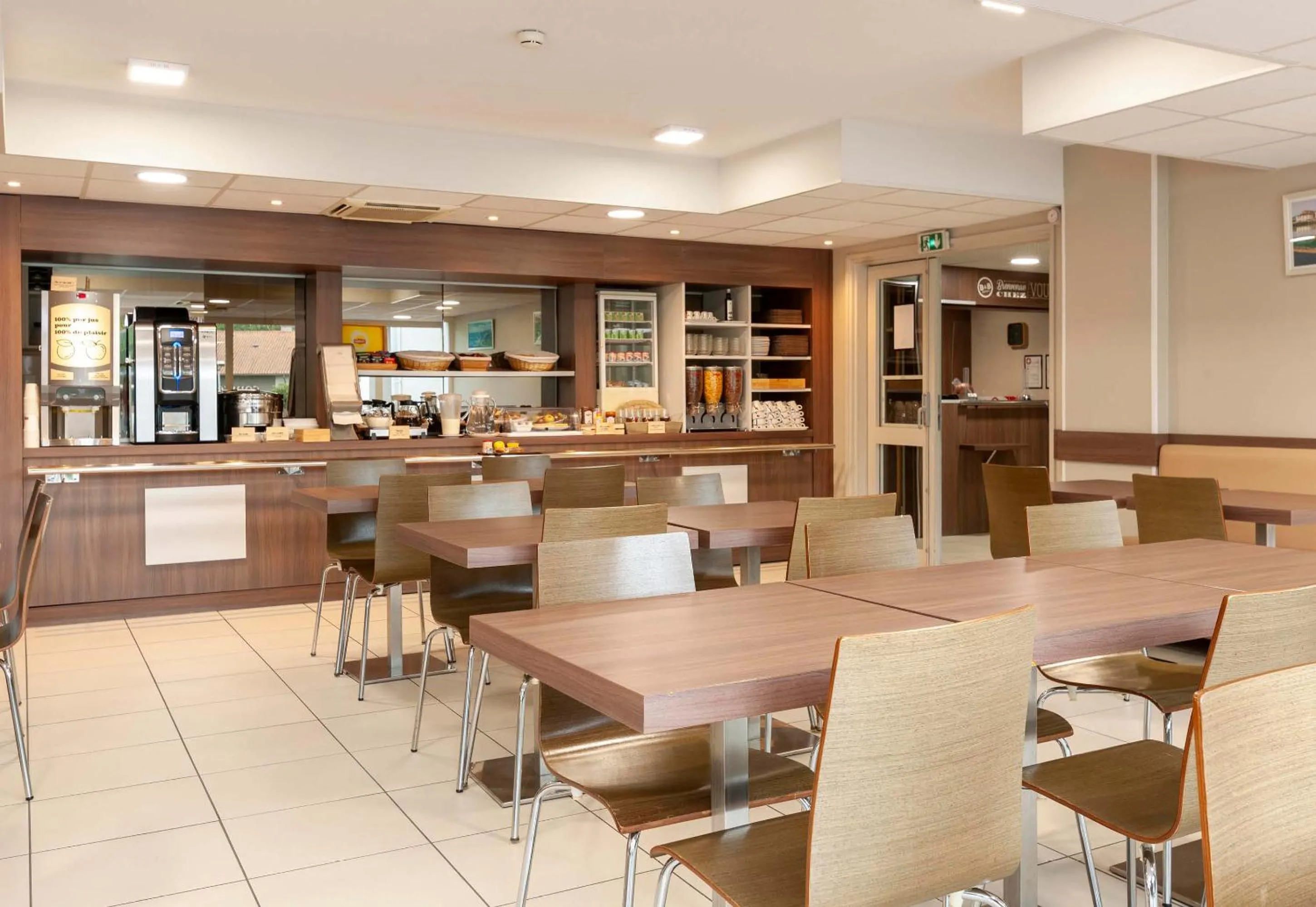 Restaurant/places to eat in B&B HOTEL Saint Jean de Luz