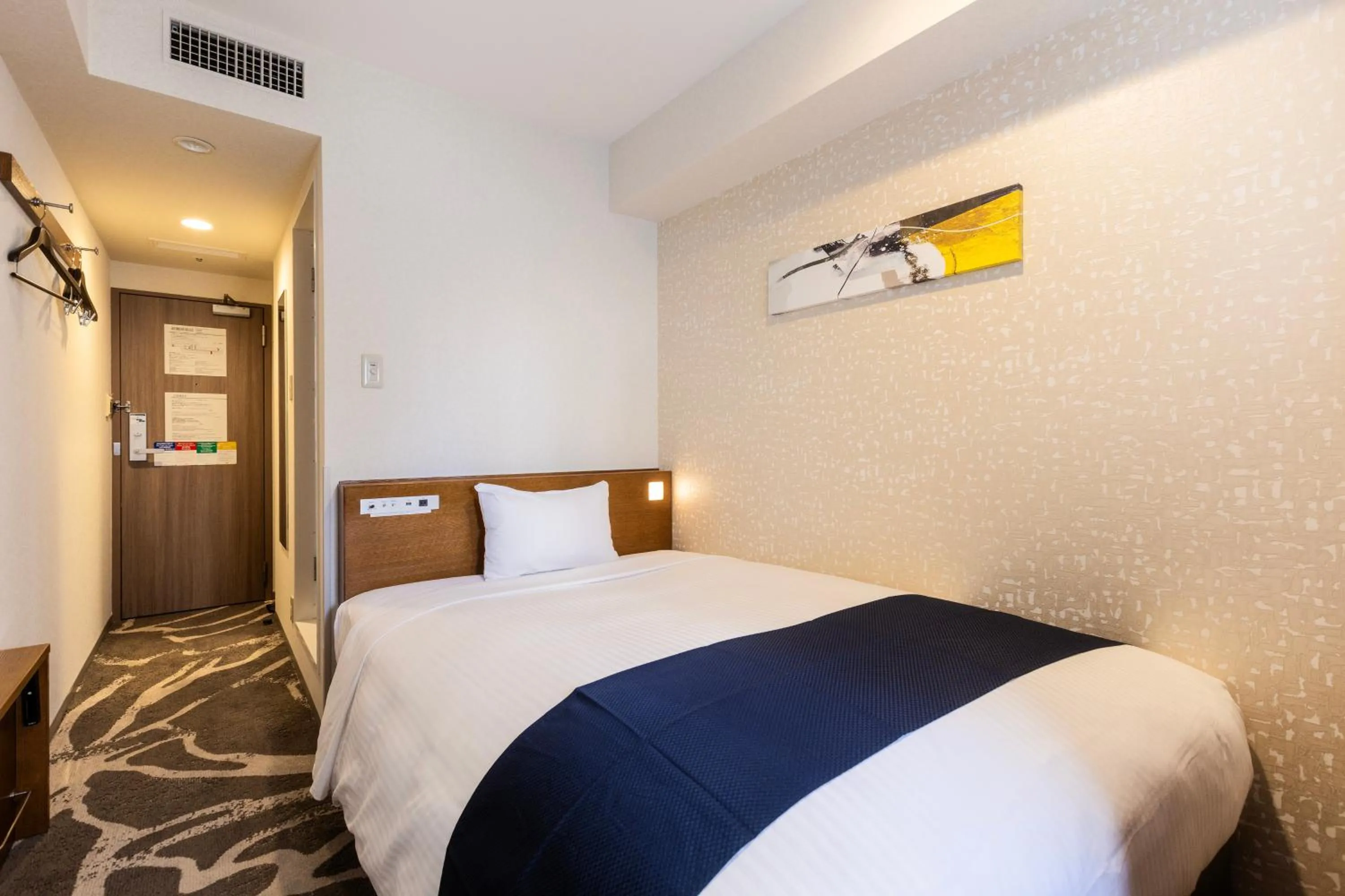 Photo of the whole room, Bed in Shinjuku Washington Hotel