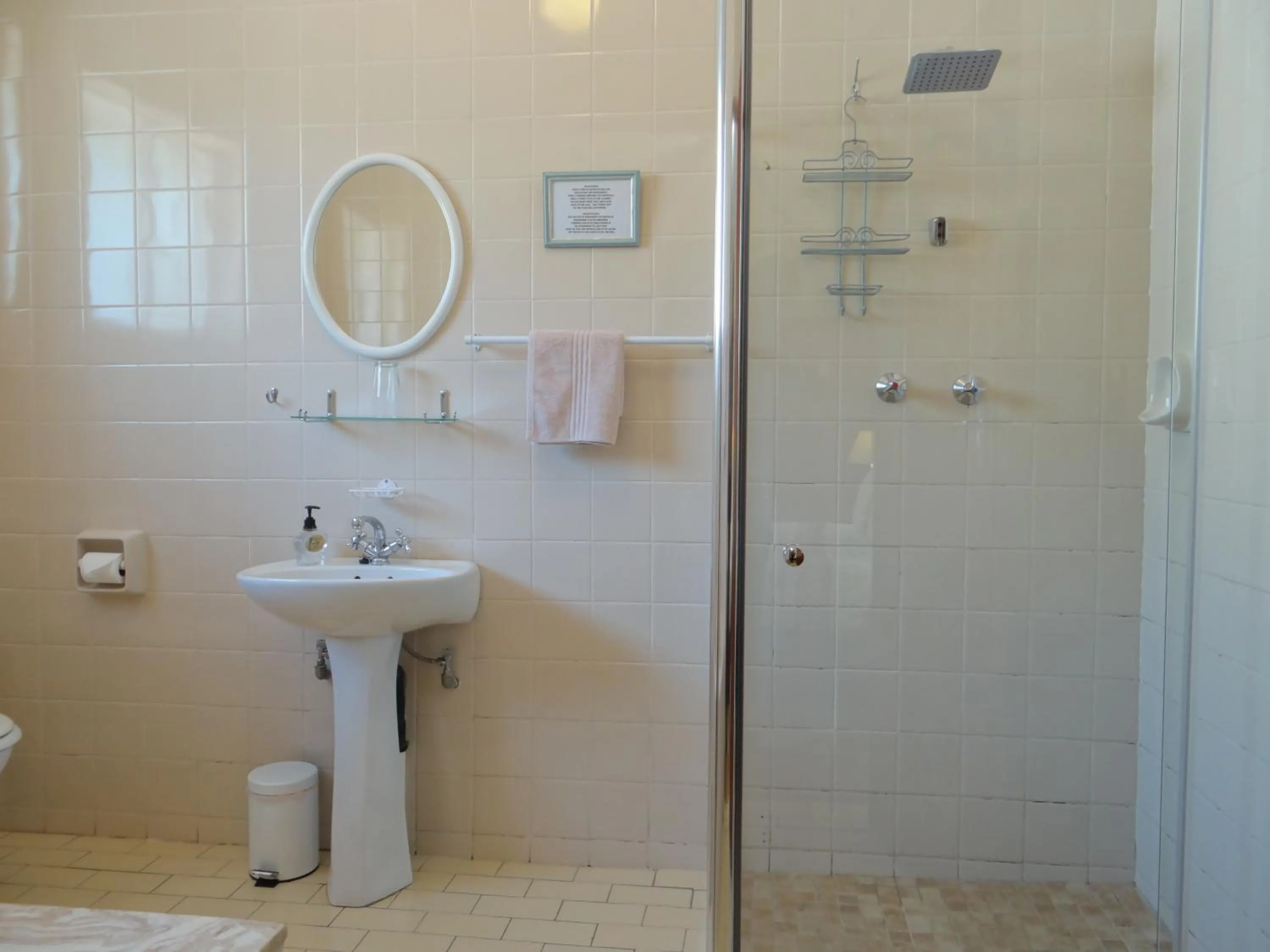 Shower in Agterplaas Guesthouse Pty Ltd