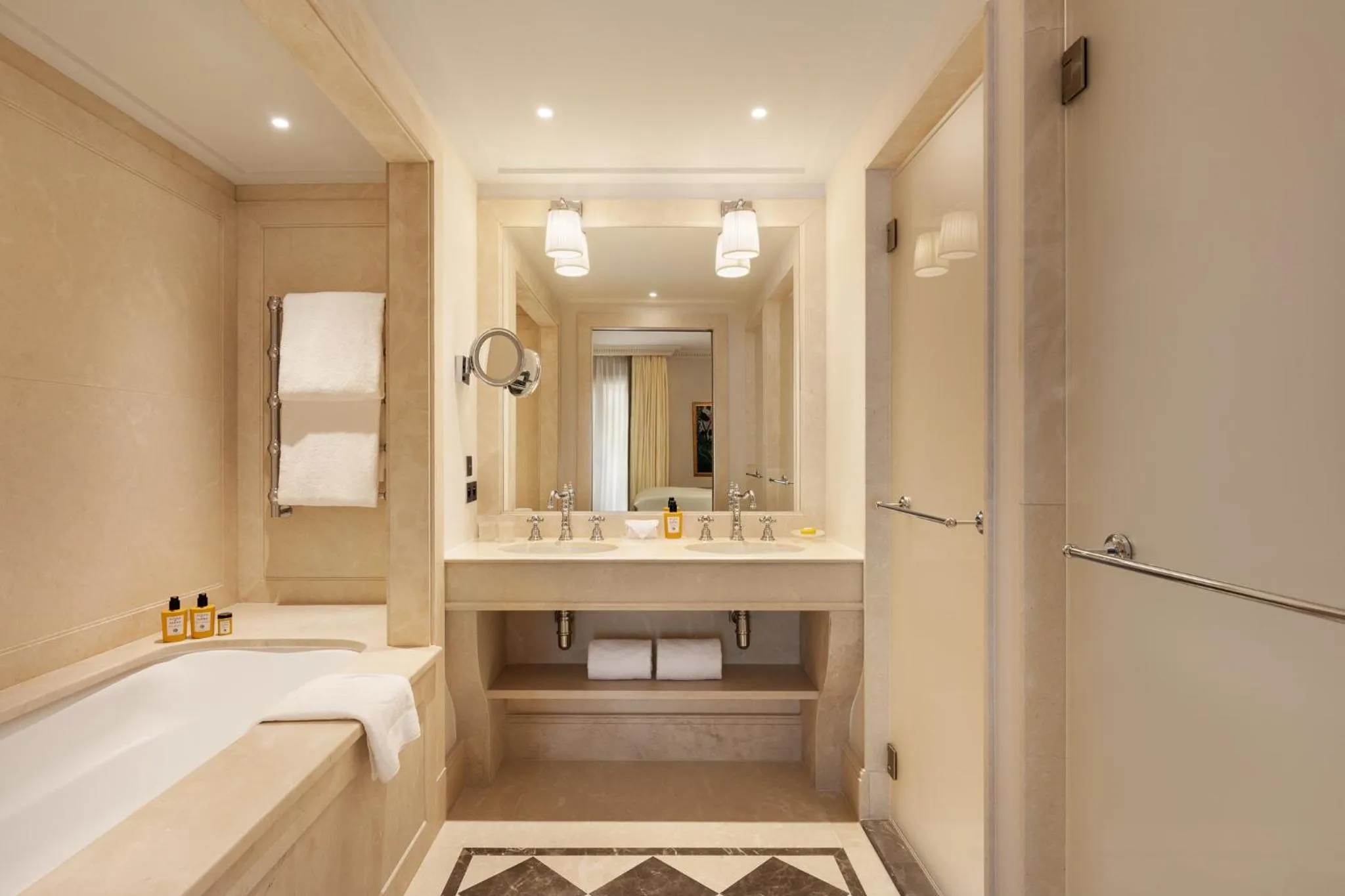 Bathroom in Hôtel Métropole Monte-Carlo - Spa Guerlain