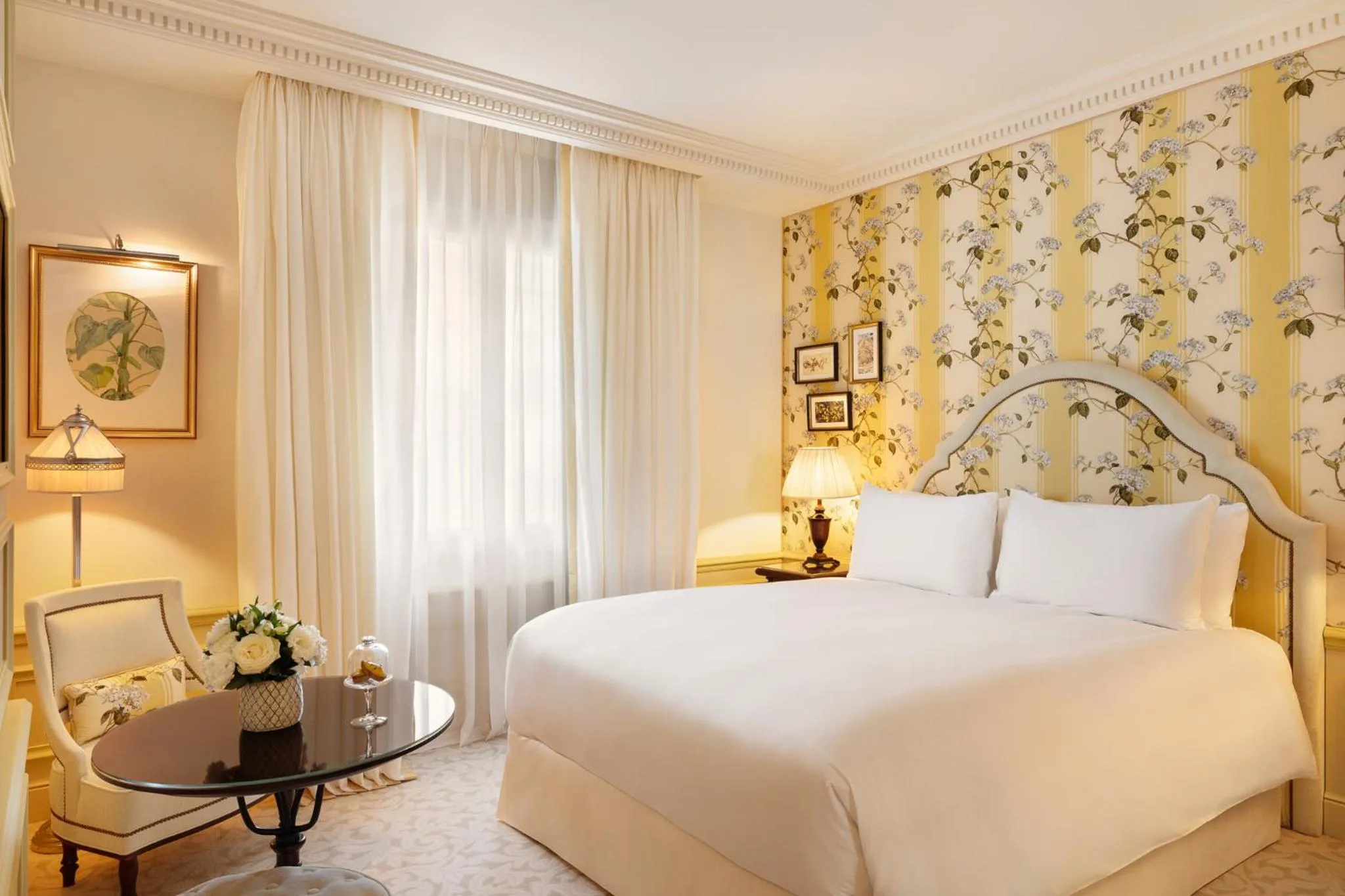 Bedroom, Bed in Hôtel Métropole Monte-Carlo - Spa Guerlain