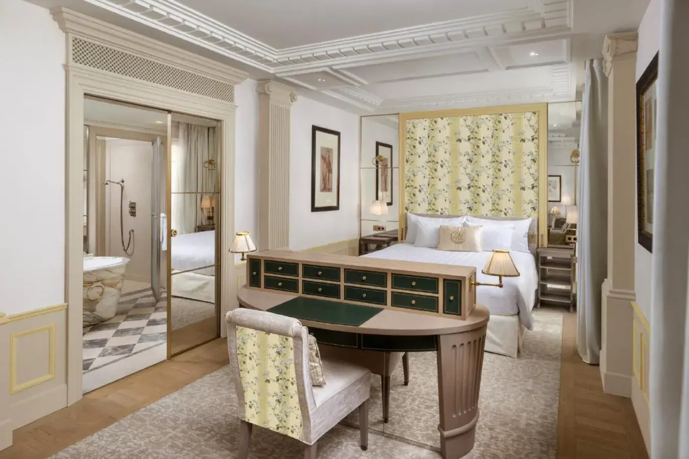 Bedroom, Bed in Hôtel Métropole Monte-Carlo Bedroom, Bed in Hôtel Métropole Monte-Carlo