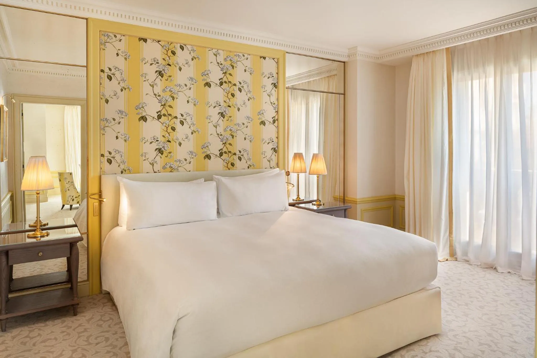 Bedroom, Bed in Hôtel Métropole Monte-Carlo - Spa Guerlain