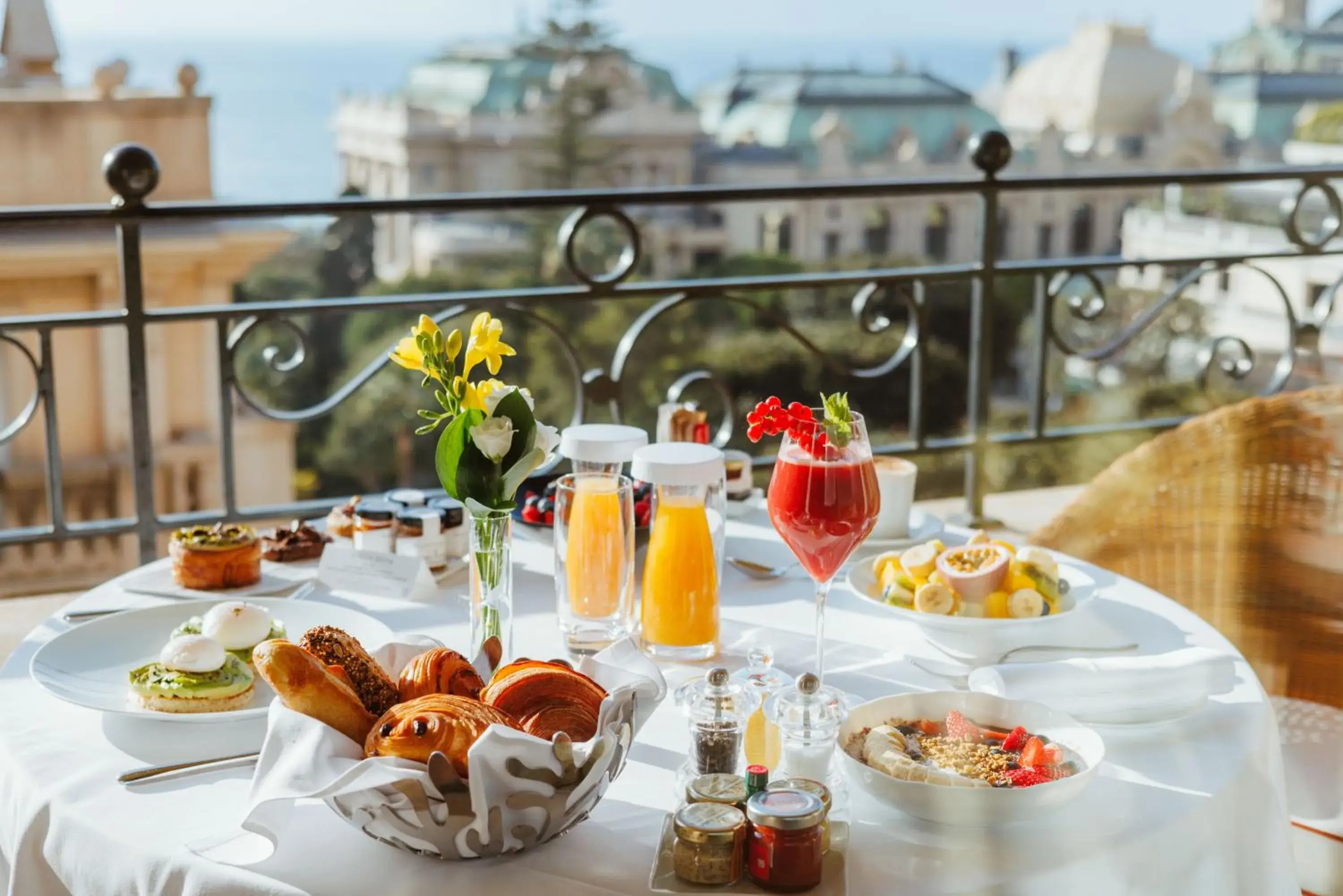 Breakfast in Hôtel Métropole Monte-Carlo - Spa Guerlain Breakfast in Hôtel Métropole Monte-Carlo - Spa Guerlain