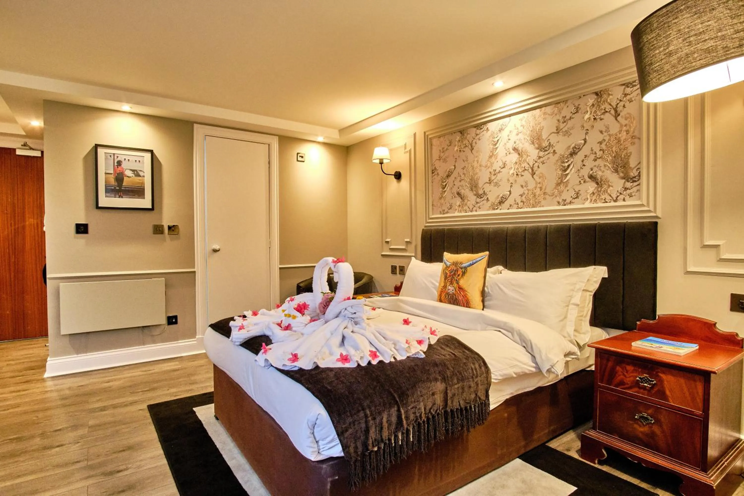 Photo of the whole room, Bed in Muthu Ben Doran Hotel