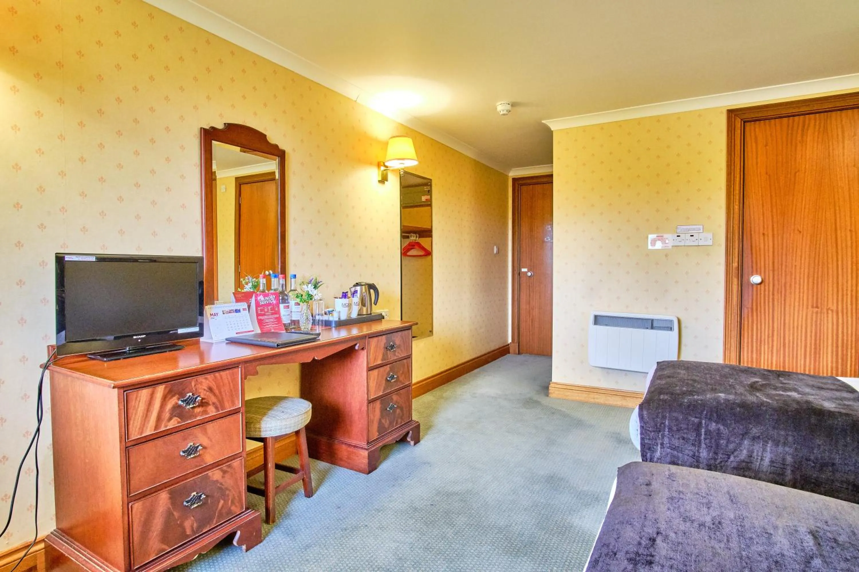 Communal lounge/ TV room in Muthu Ben Doran Hotel