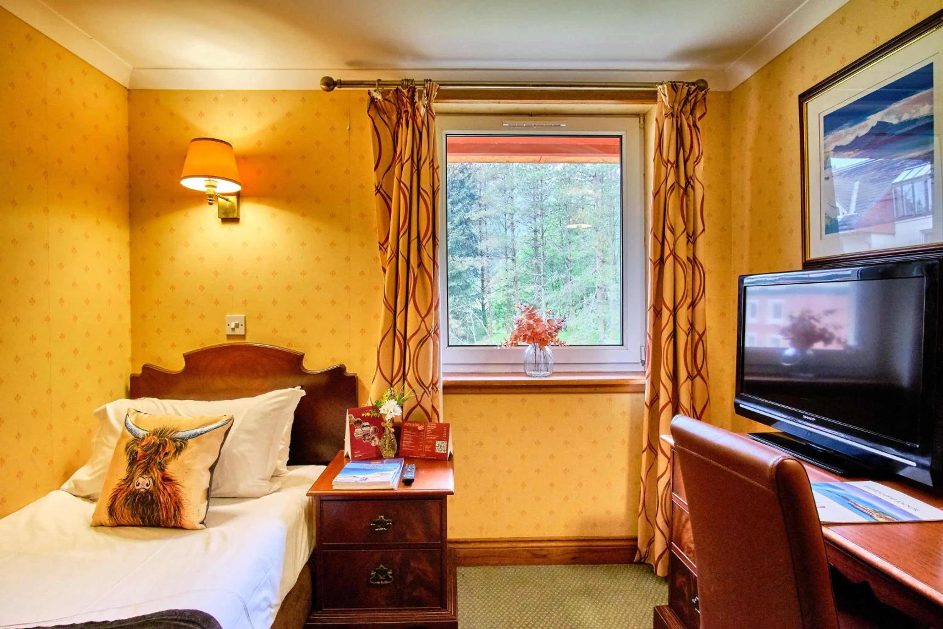 TV and multimedia, Bed in Muthu Ben Doran Hotel